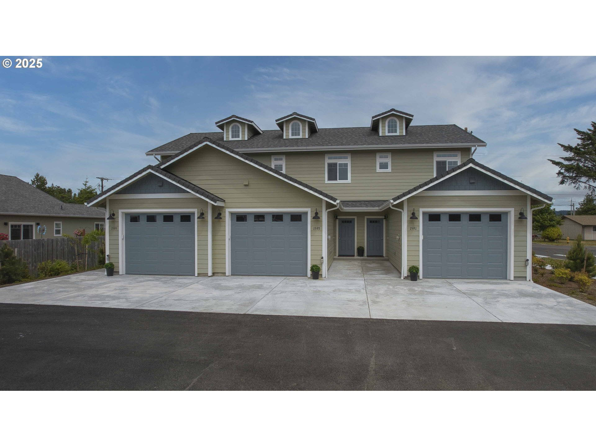 1573 37th St Property Photo 3