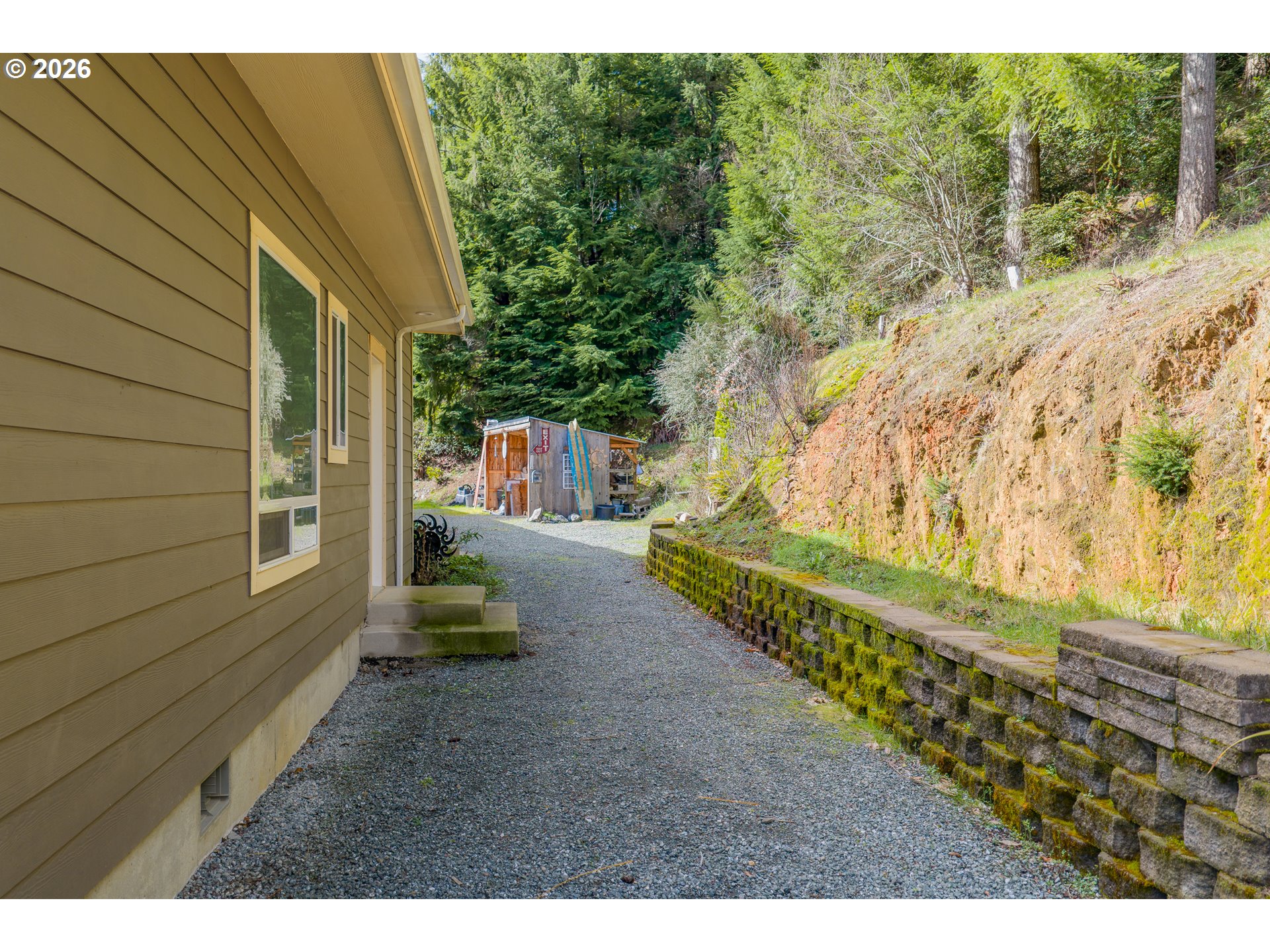 1561 N Laurel St Property Photo 5