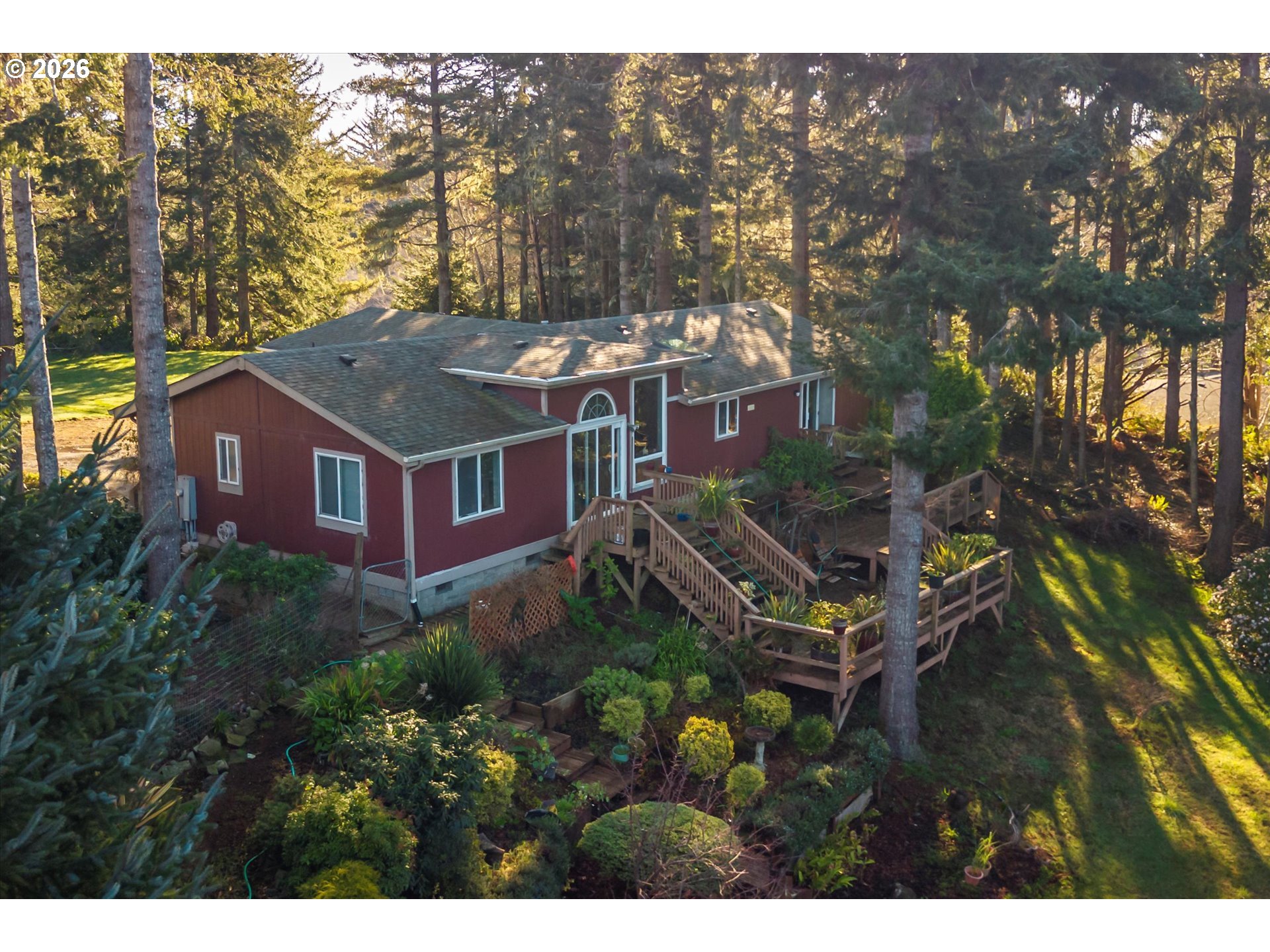 498 KLAMATH AVE SE Property Photo 1