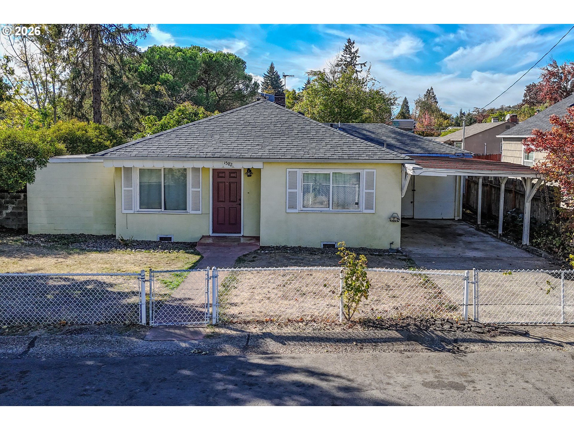 1582 NW FAIRMOUNT ST Property Photo 1