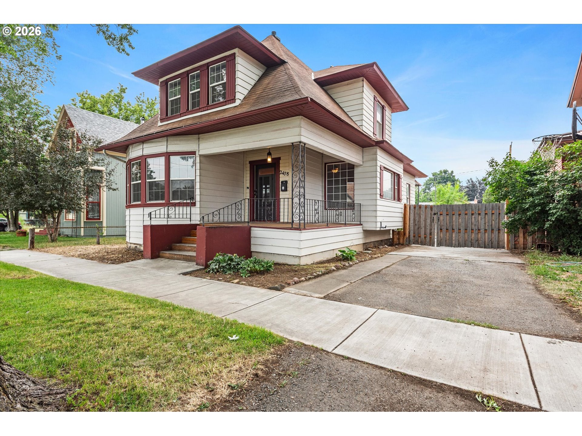 2478 Baker St Property Photo 1