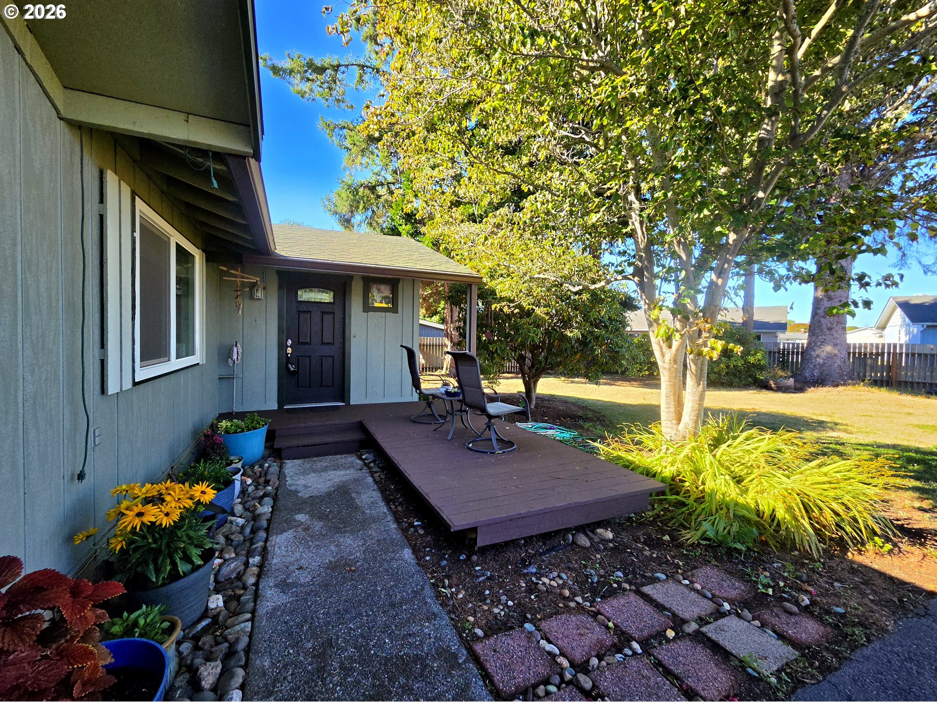 417 Railroad St Property Photo 1