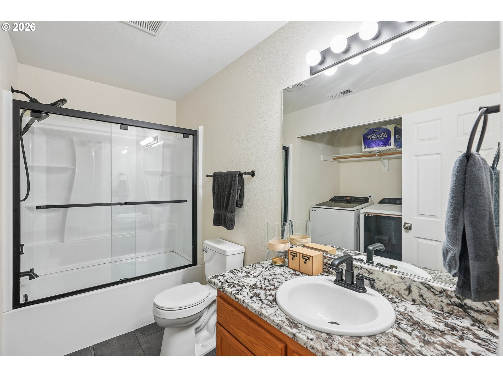 633 N Grant St #c Property Photo 22
