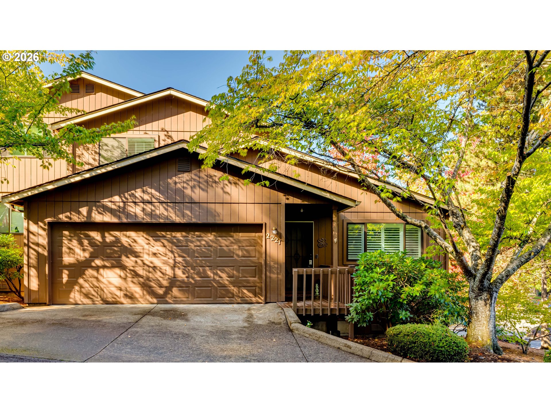 2221 Ridgeway Dr Property Photo 1
