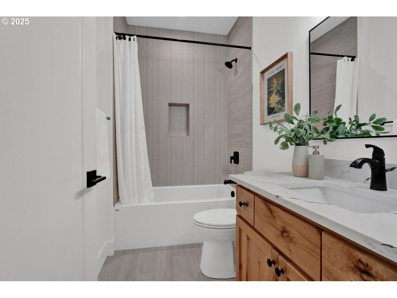2125 Ne Spitz Rd Property Photo 8