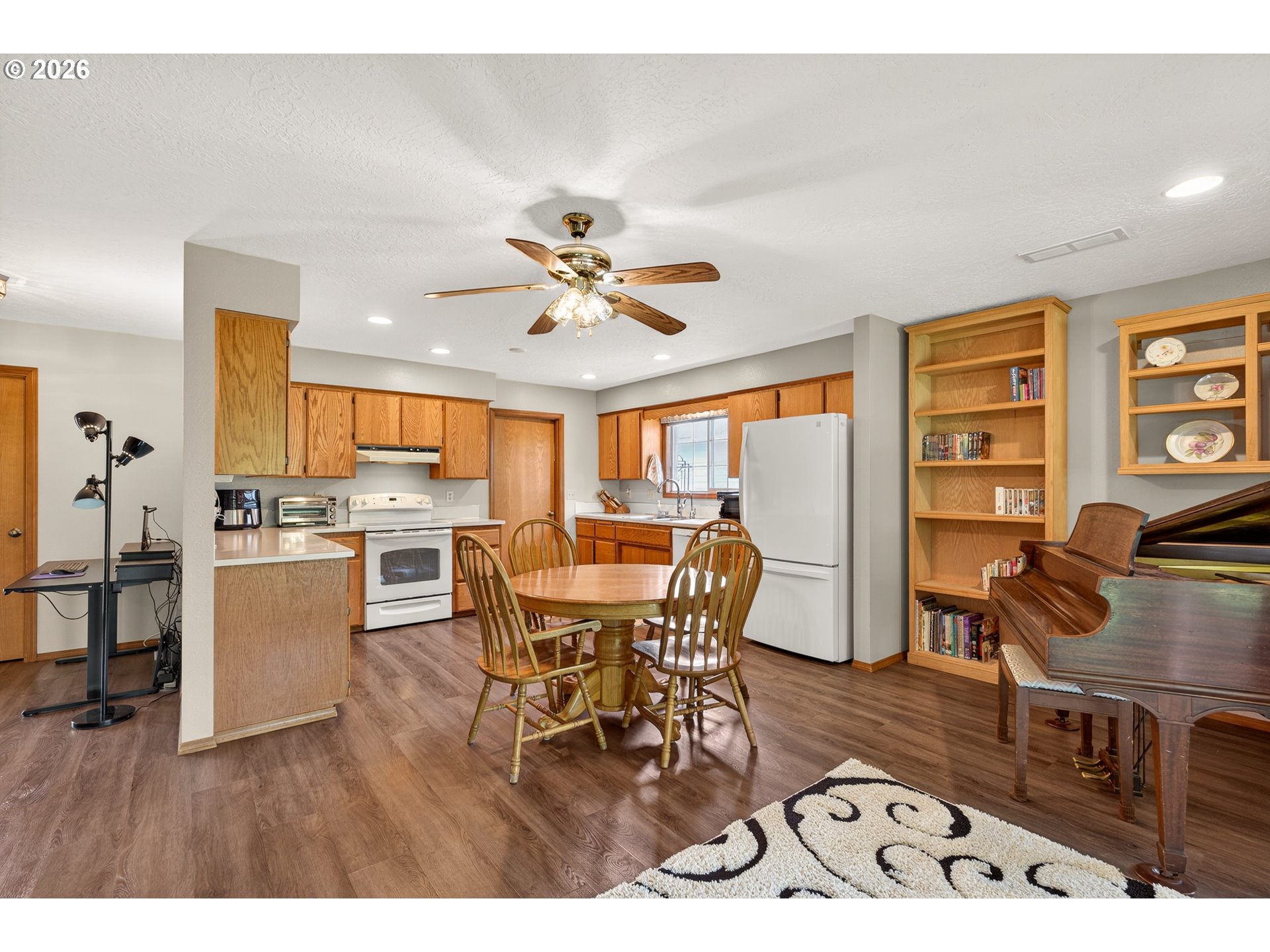 2835 Ne Leathers Ln Property Photo 10