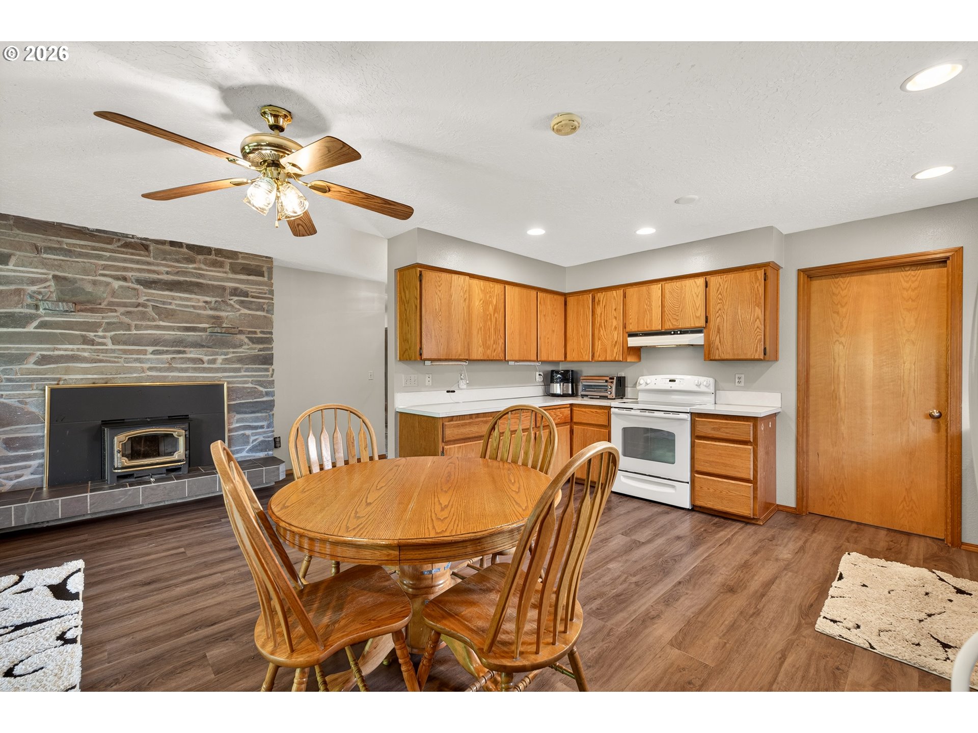 2835 Ne Leathers Ln Property Photo 14