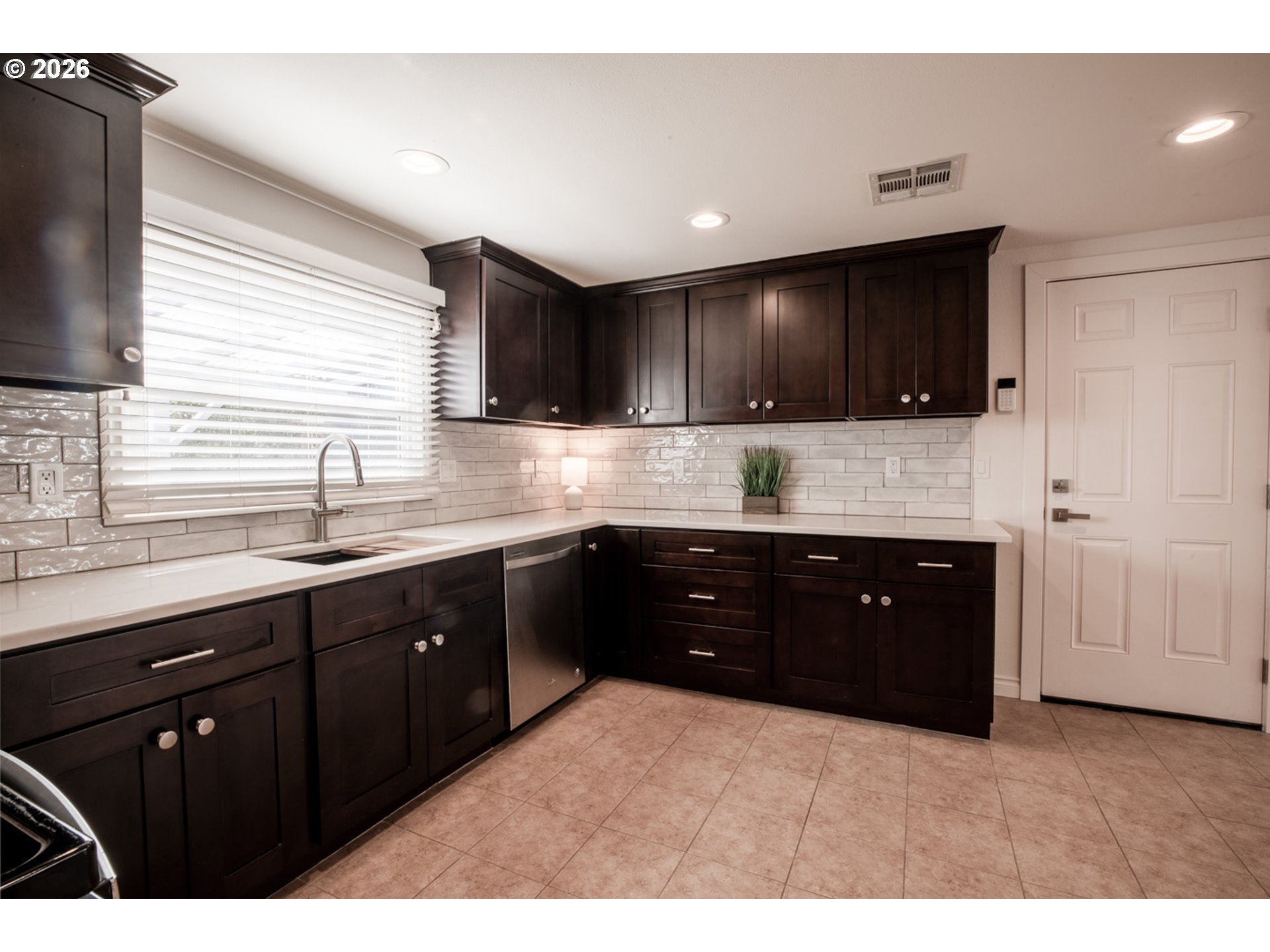 2881 River Rd Property Photo 9