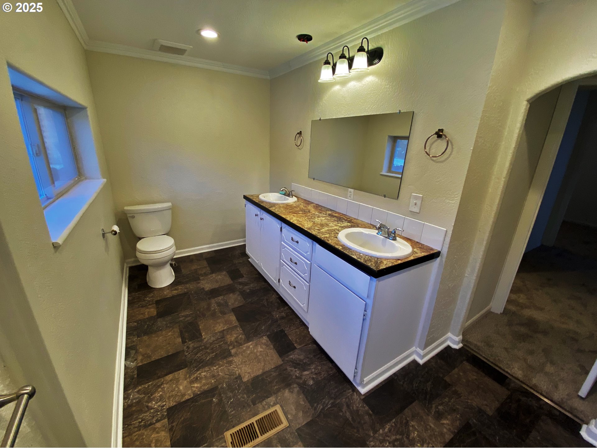 379 Mill St Property Photo 16