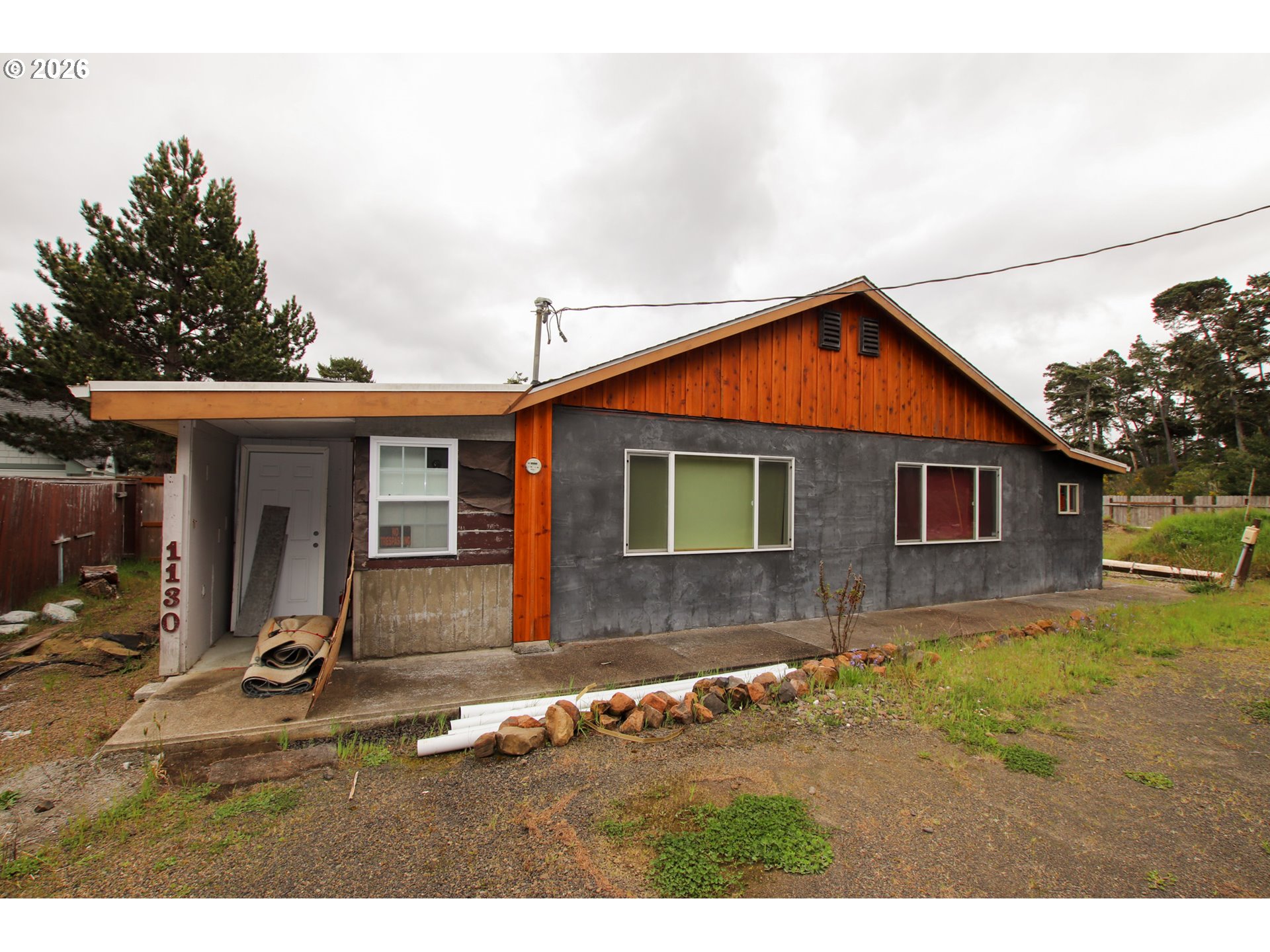 1120 RHODODENDRON DR Property Photo 1