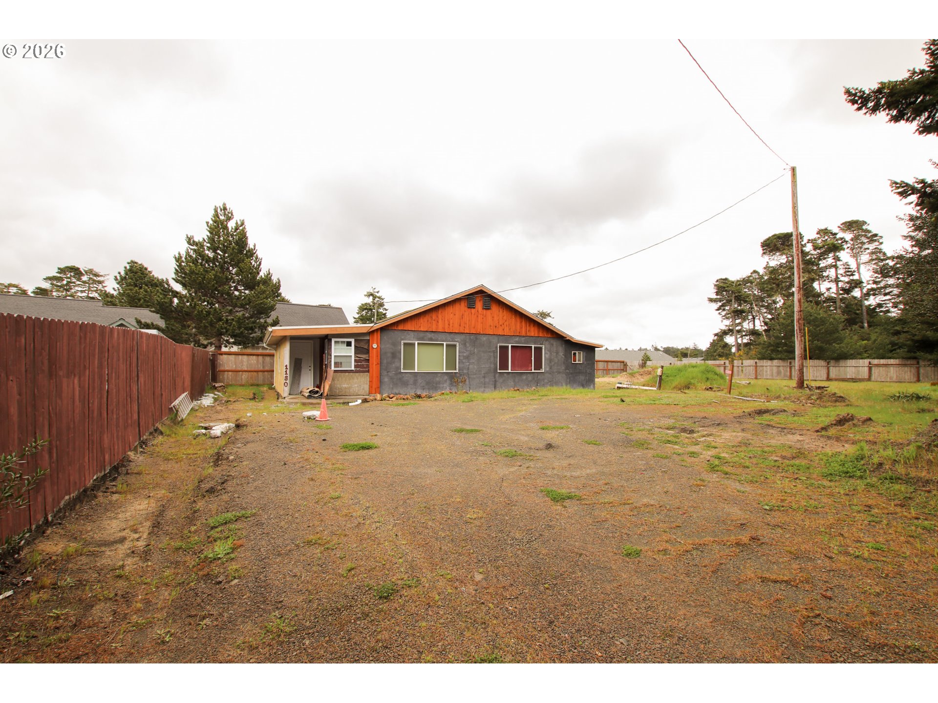 1120 Rhododendron Dr Property Photo 2