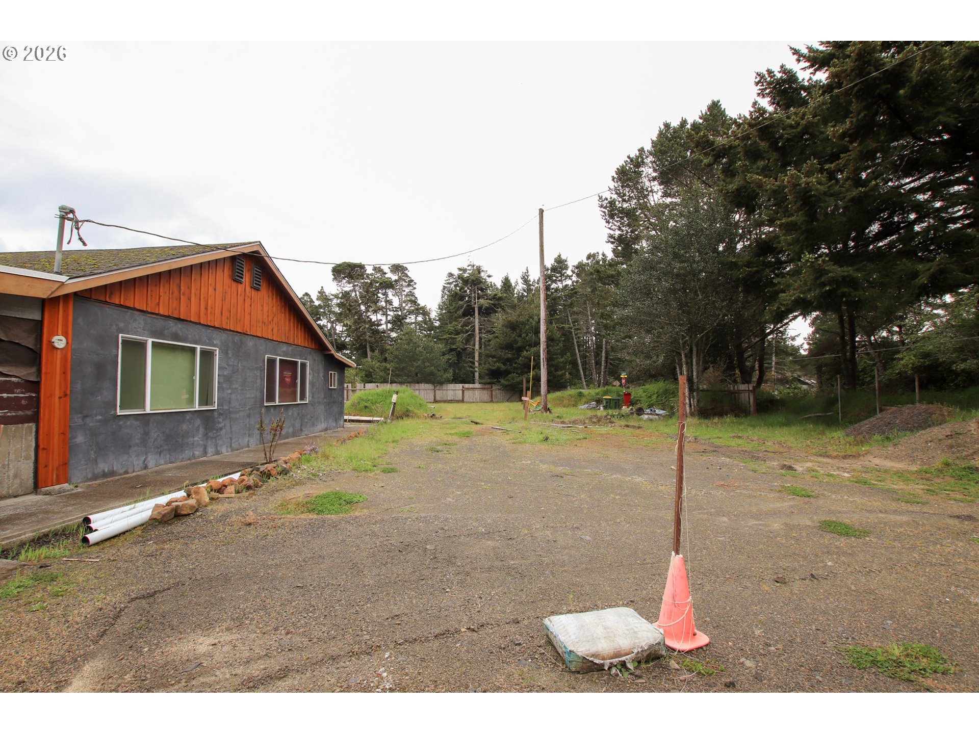 1120 Rhododendron Dr Property Photo 3