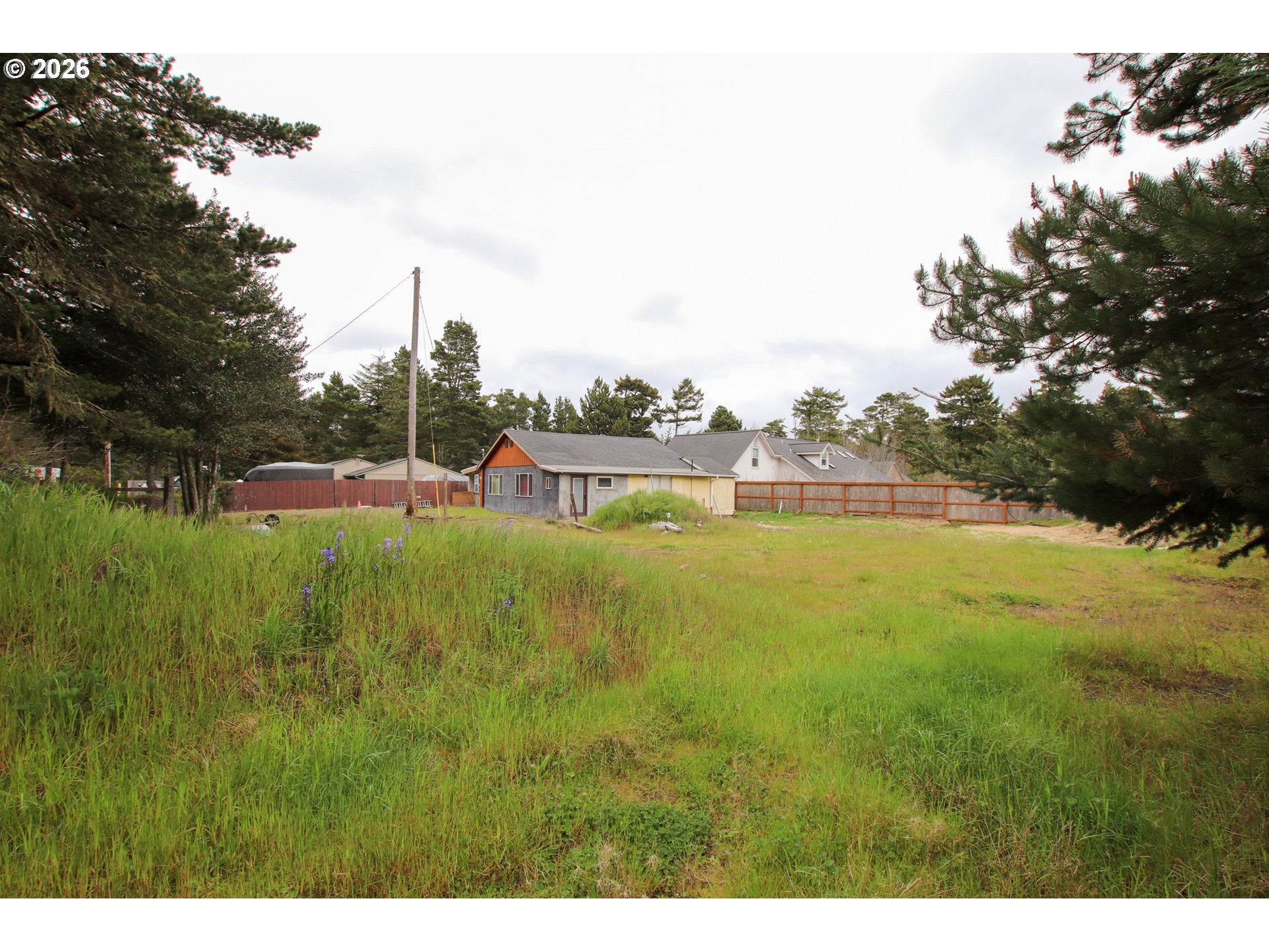 1120 Rhododendron Dr Property Photo 5