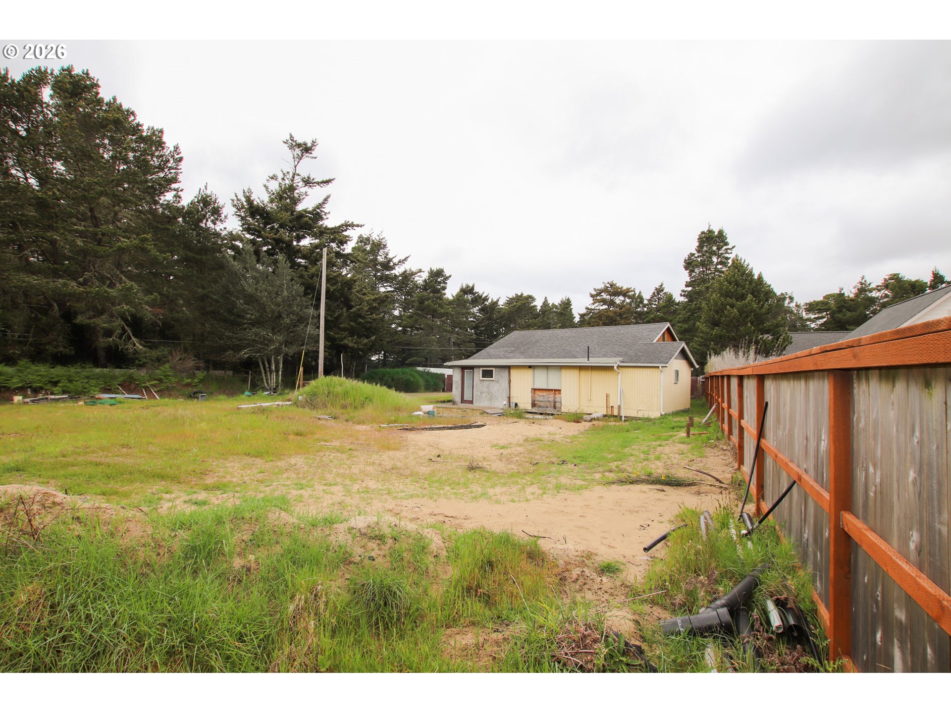 1120 Rhododendron Dr Property Photo 6