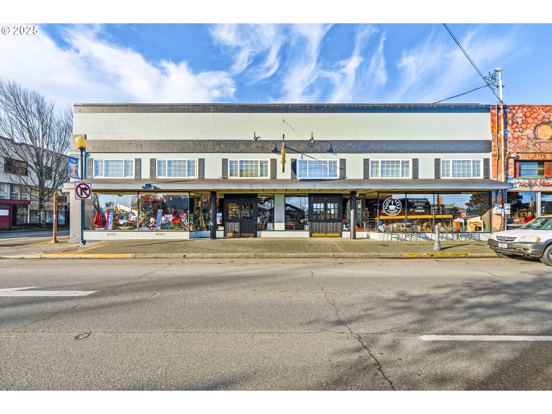 171 S Broadway St Property Photo 1