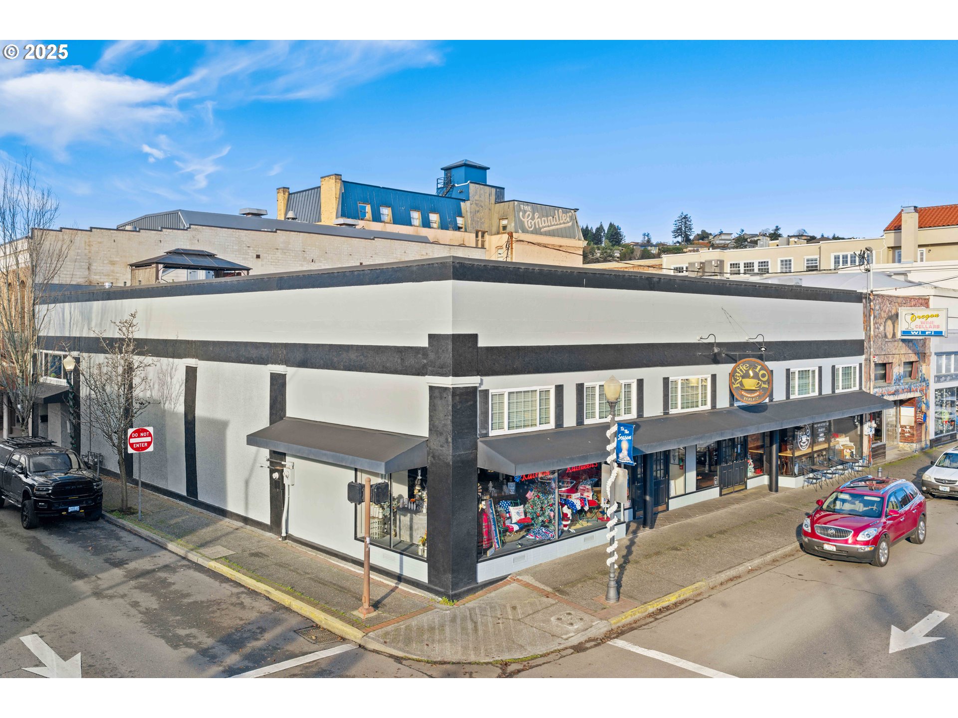171 S Broadway St Property Photo 2