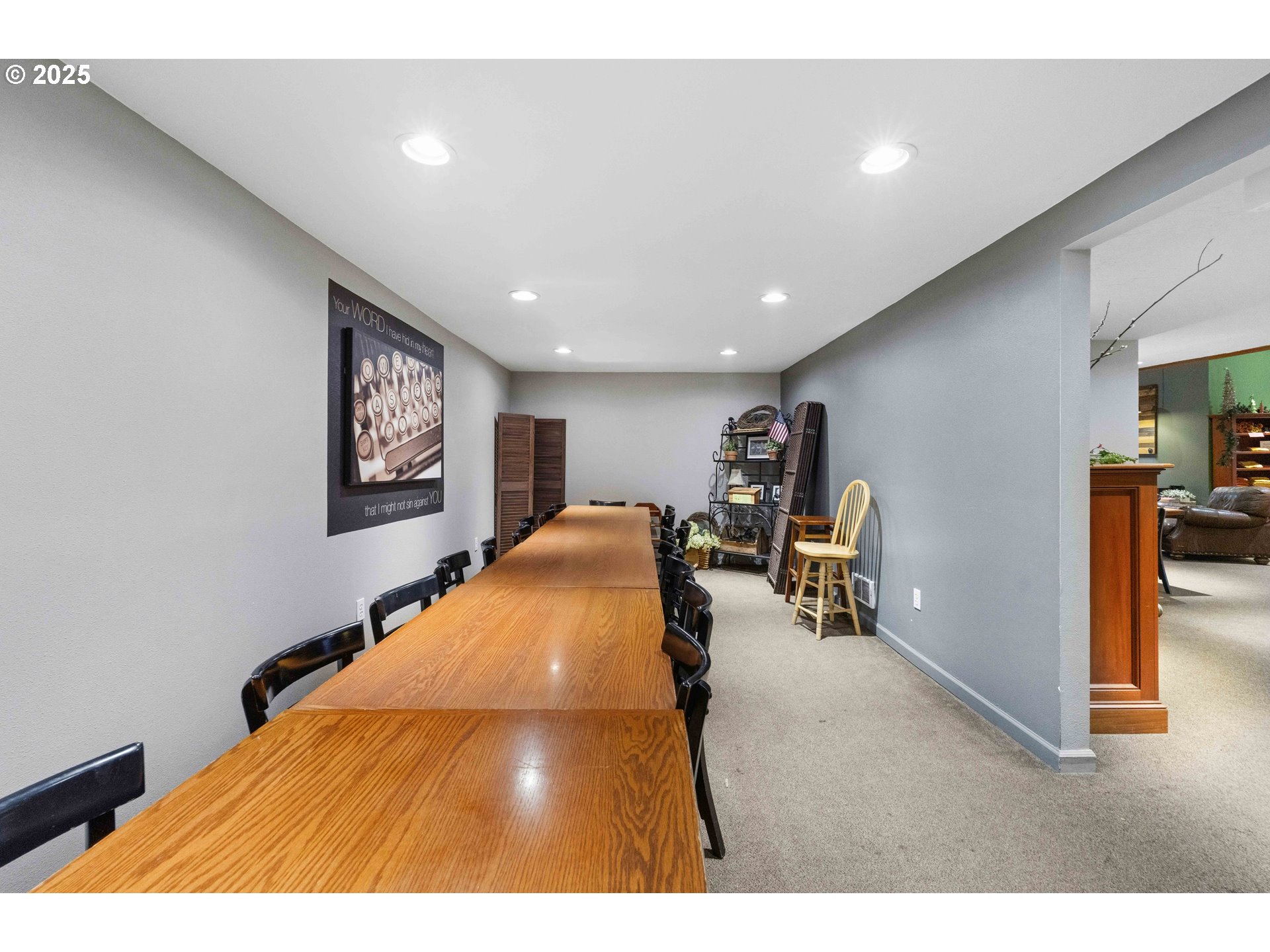 171 S Broadway St Property Photo 17
