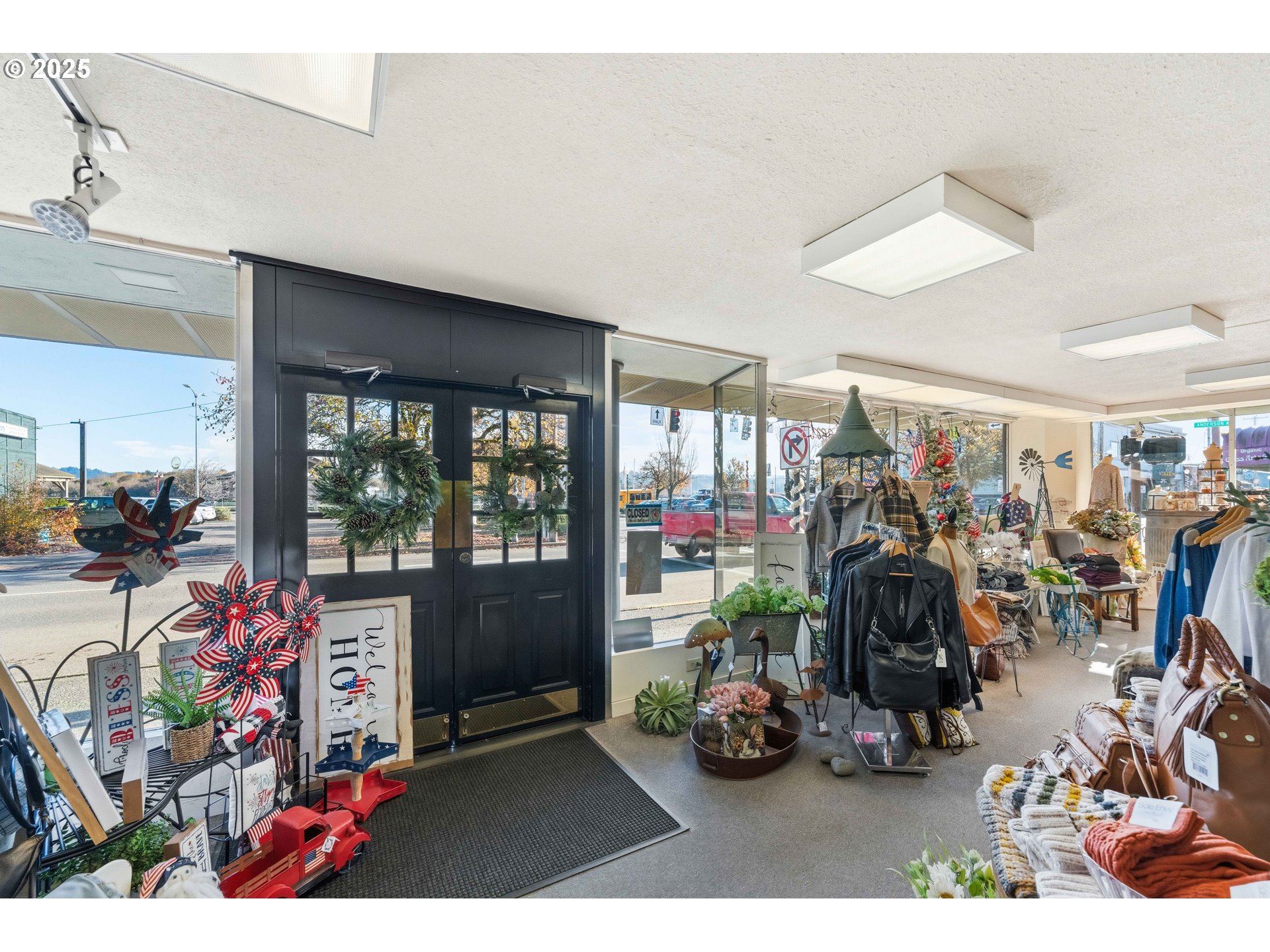 171 S Broadway St Property Photo 19
