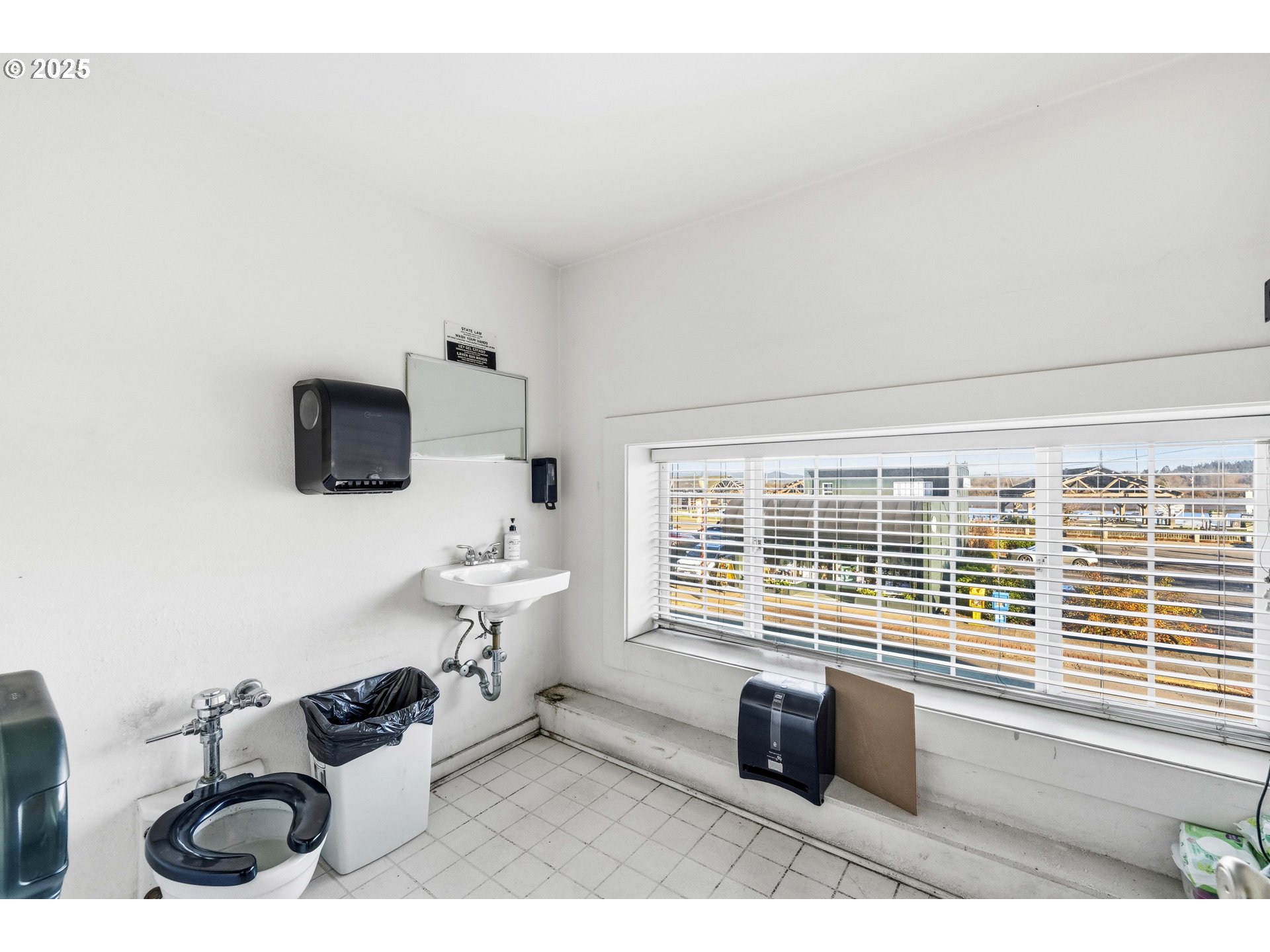 171 S Broadway St Property Photo 27
