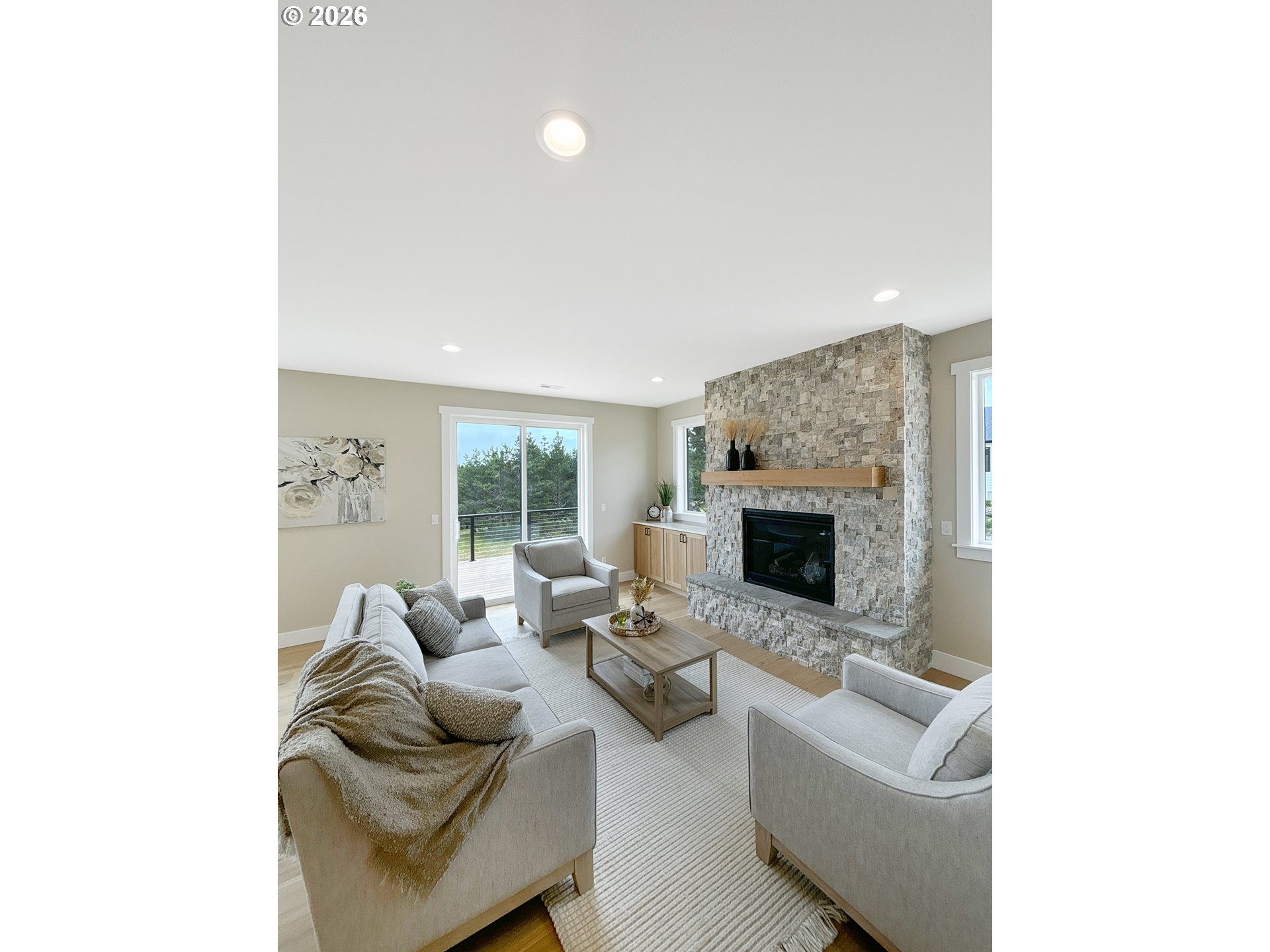 466 Meadows Dr Property Photo 8