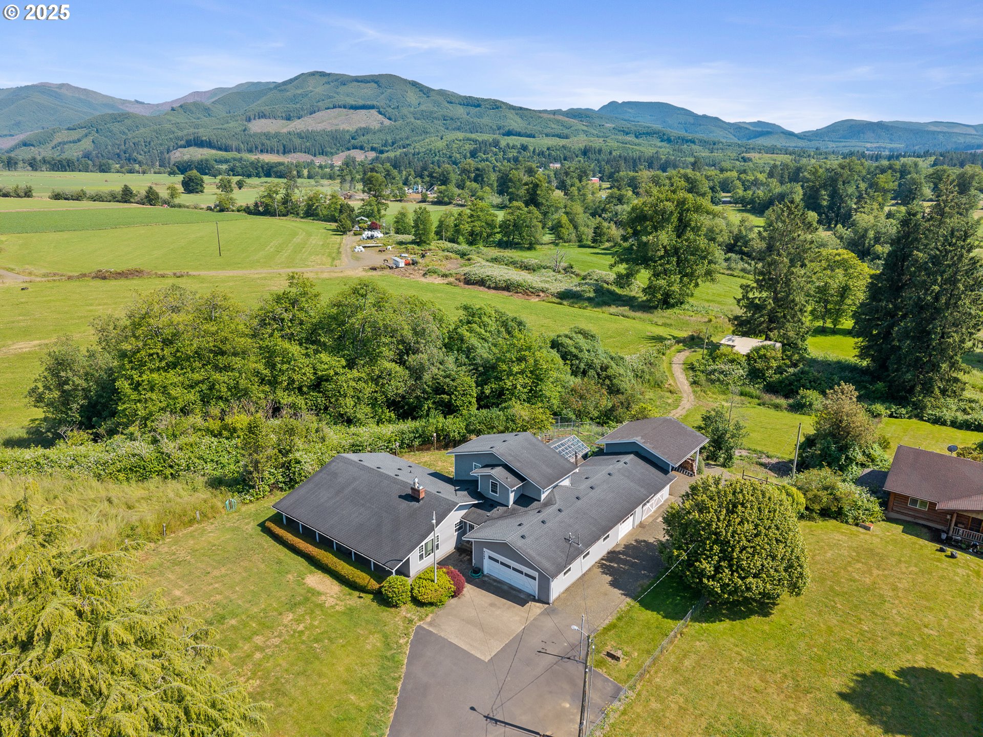 9065 Trask River Rd Property Photo 1