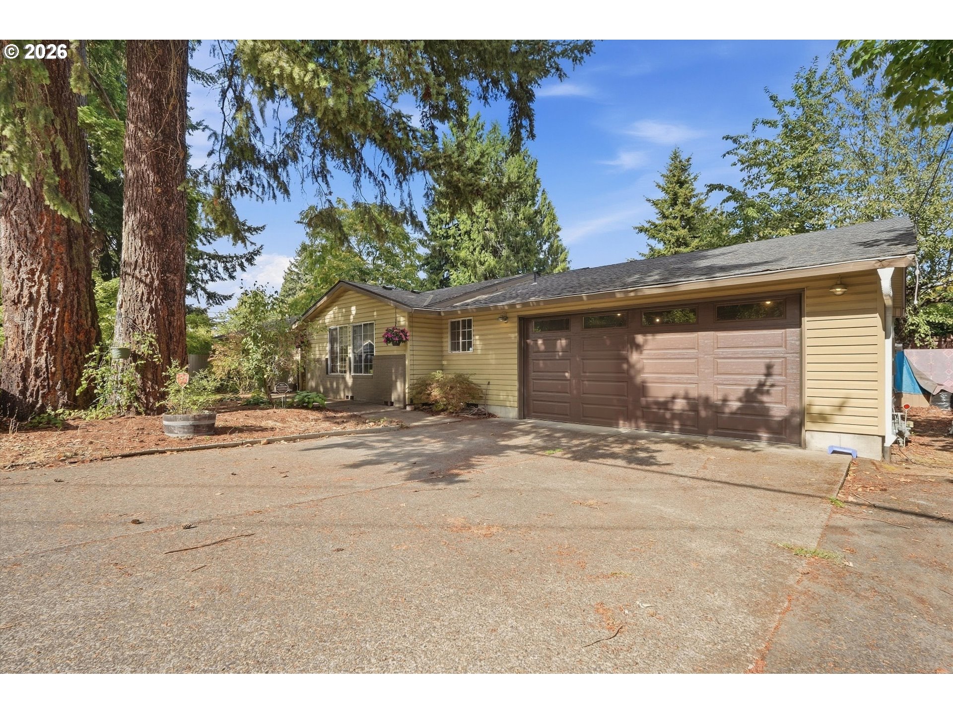 18608 SE RIVER RD Property Photo 1