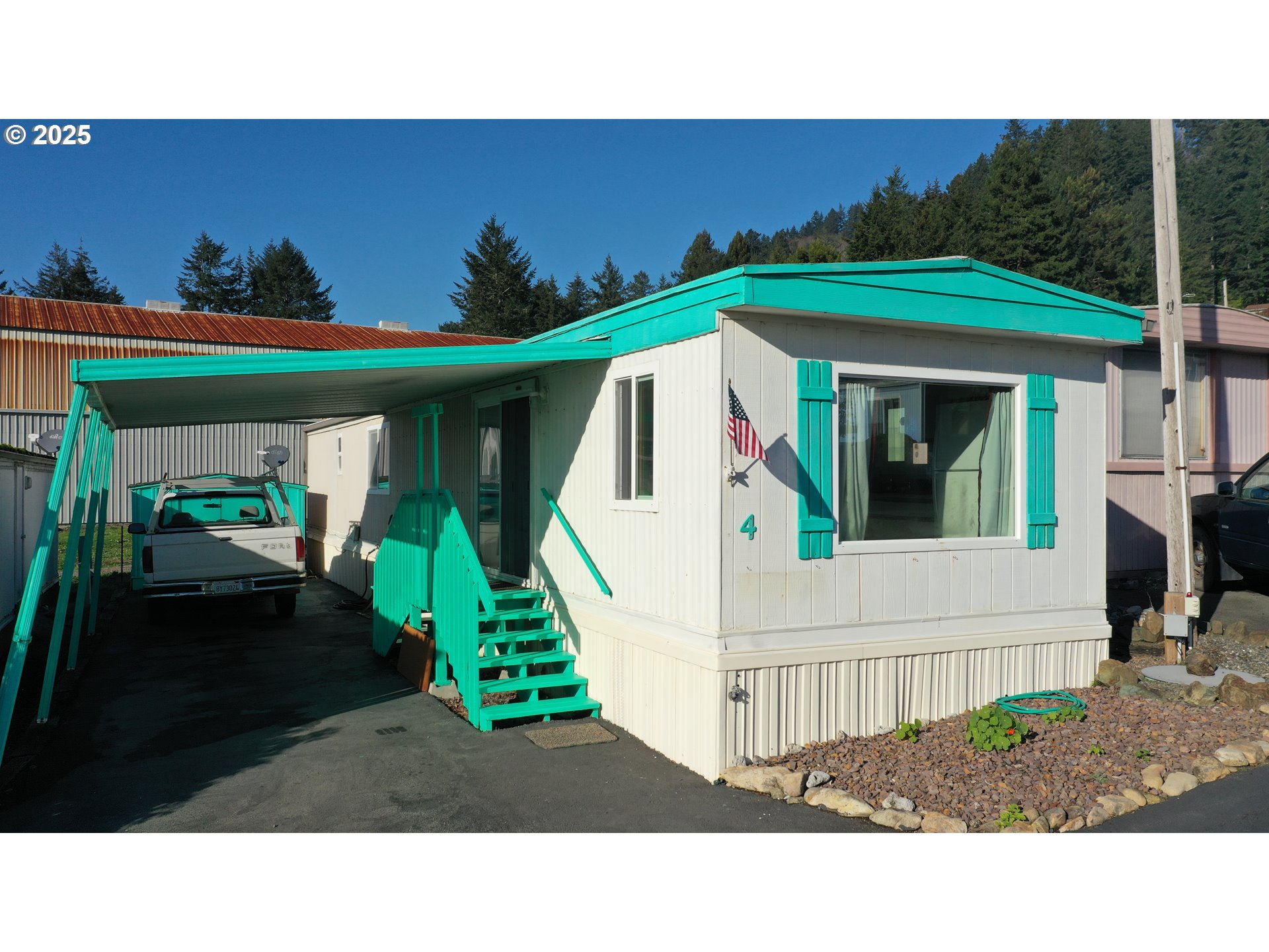 15765 S HIGHWAY 101 4 Property Photo 1