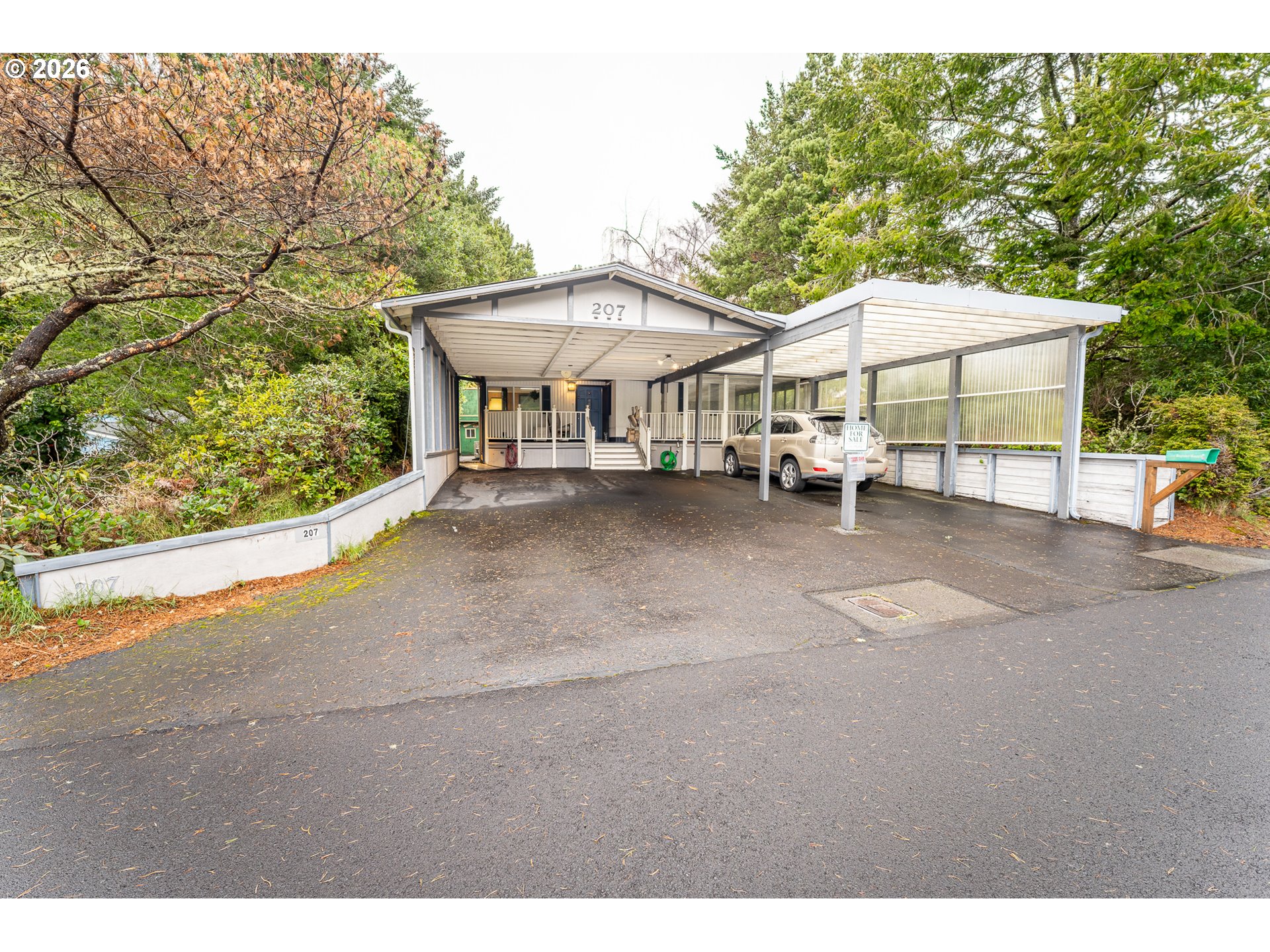 1600 Rhododendron Dr 207 Property Photo 1