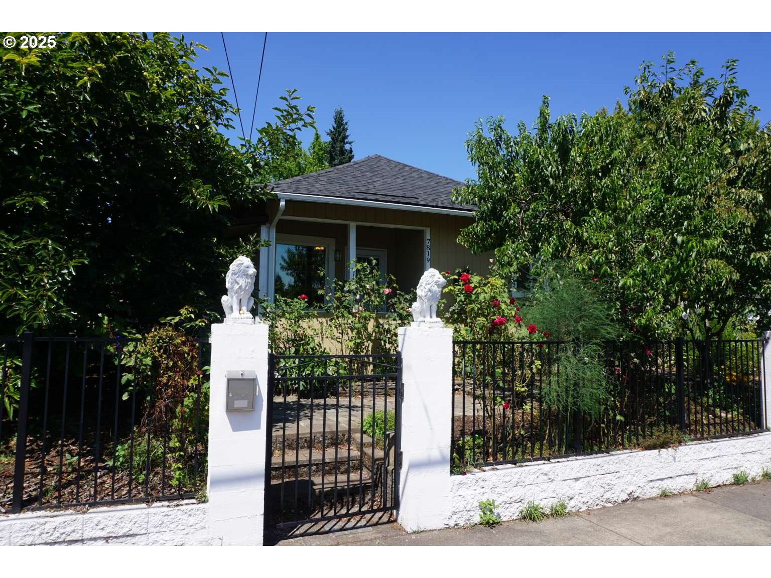 7819 SE DUKE ST Property Photo 1