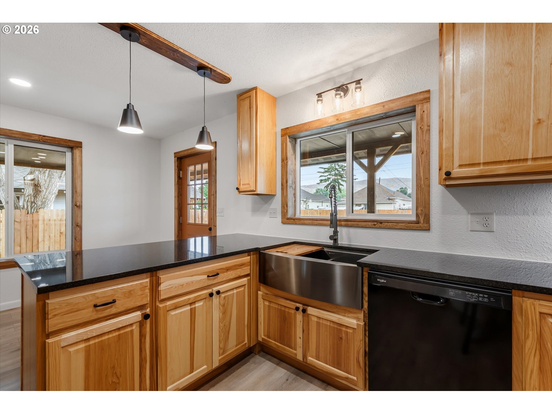 1004 Walnut St Property Photo 3