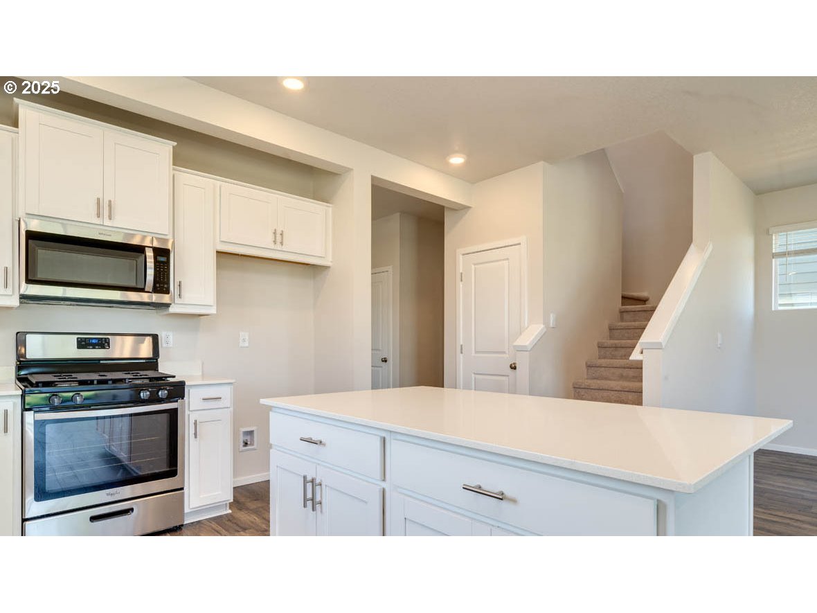 459 Pietro St Property Photo 4