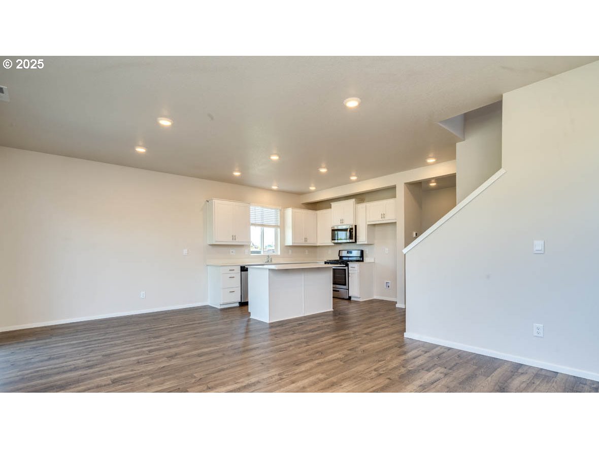 459 Pietro St Property Photo 5