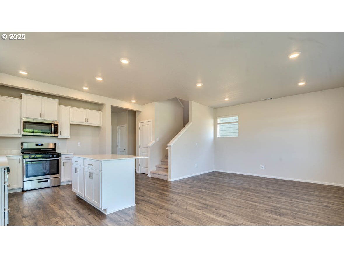 459 Pietro St Property Photo 8