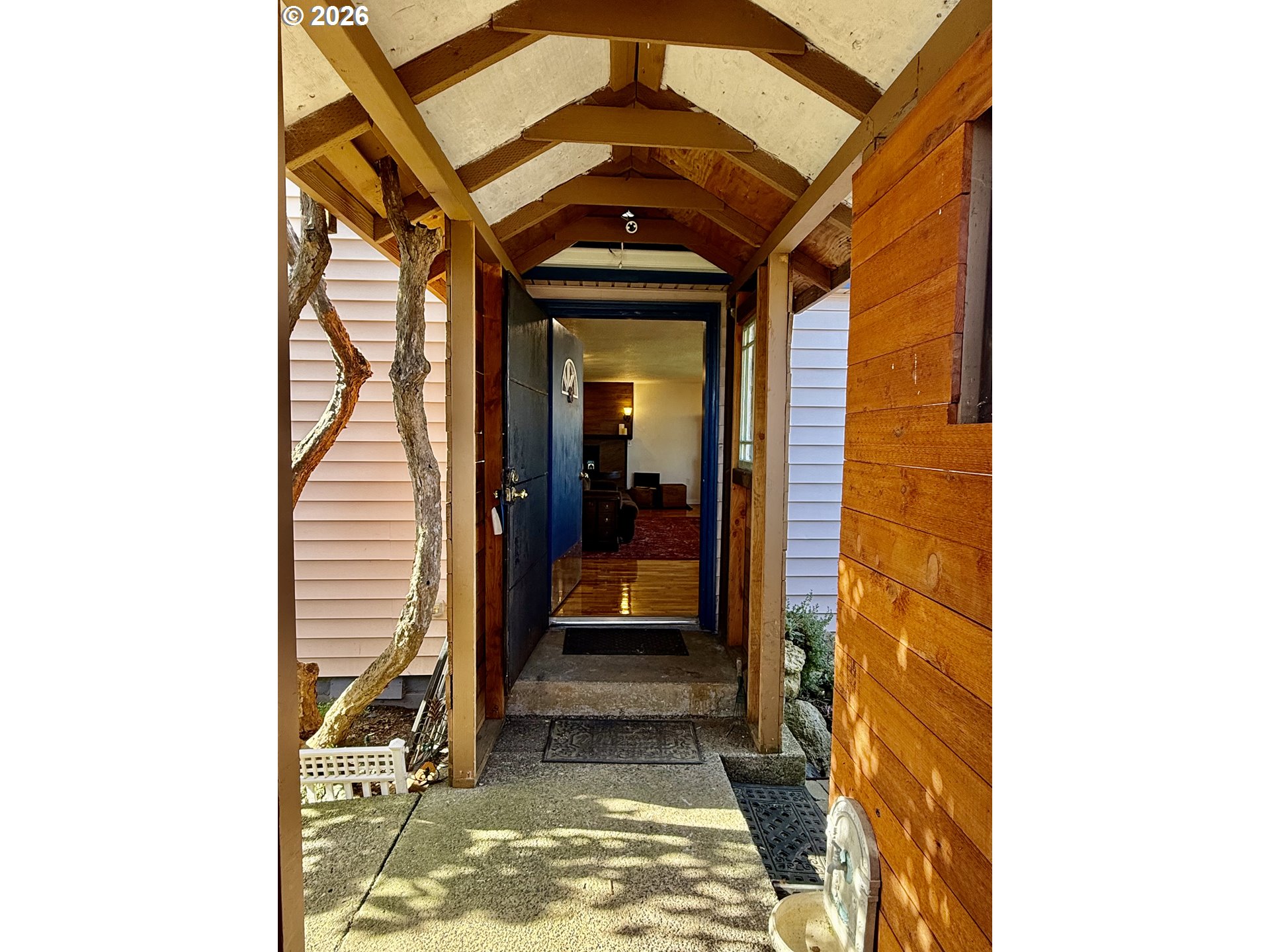 407 S Empire Blvd Property Photo 5