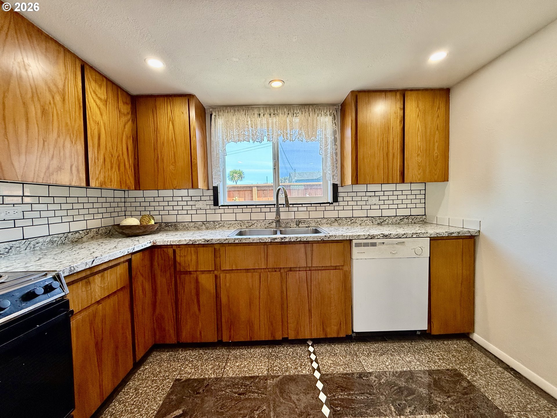 407 S Empire Blvd Property Photo 16