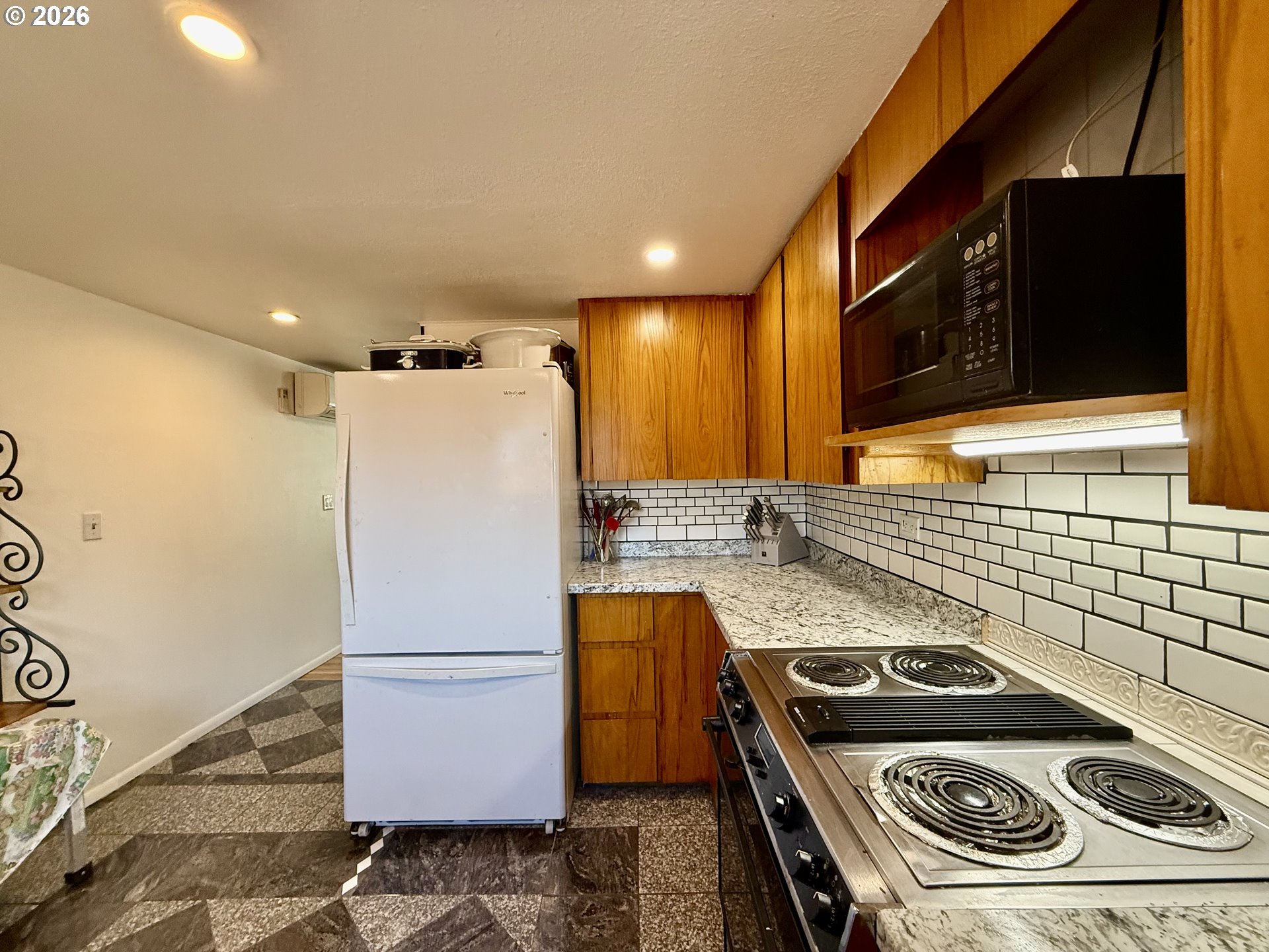 407 S Empire Blvd Property Photo 17