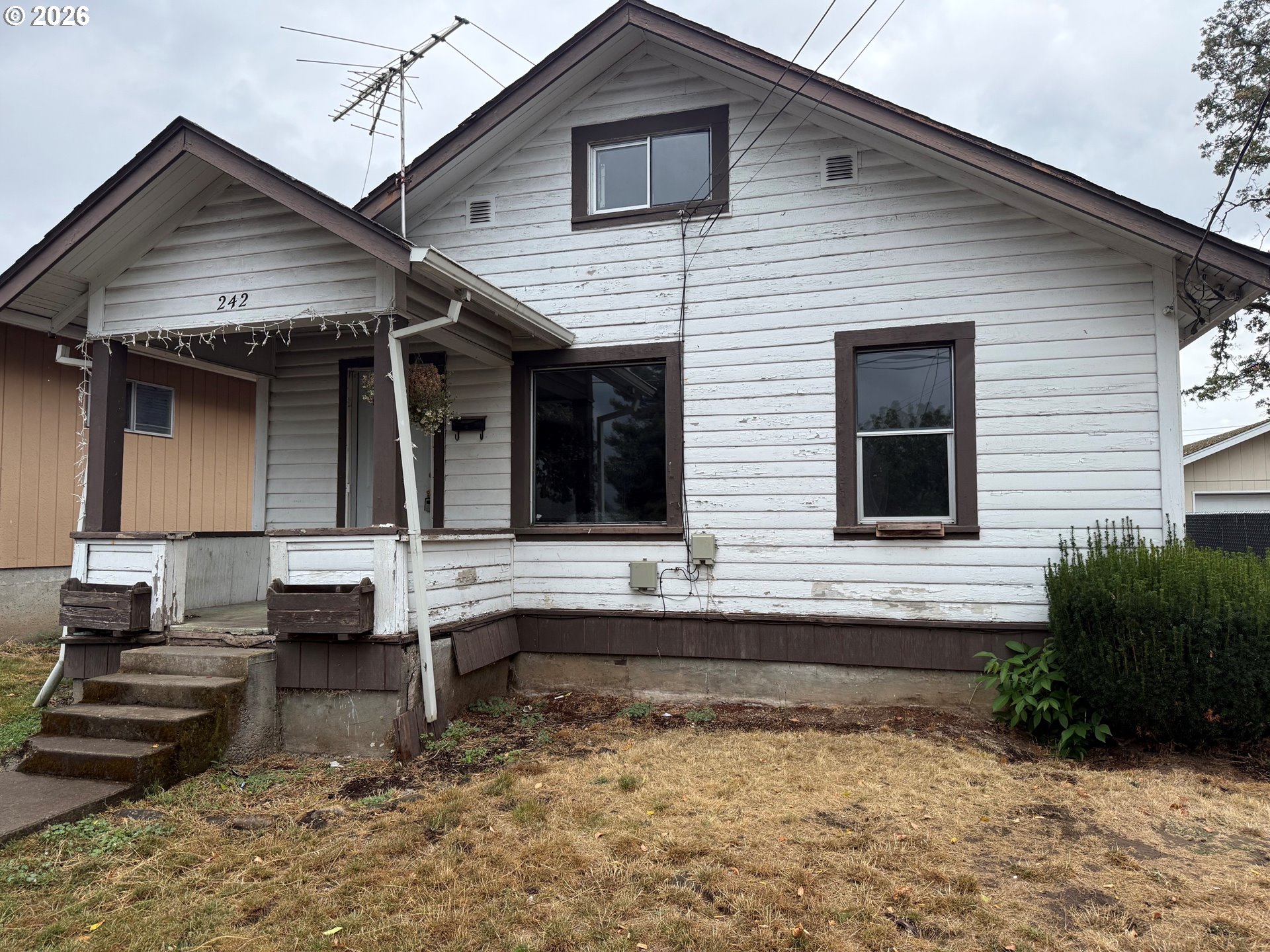 242 S 16th St Property Photo 1