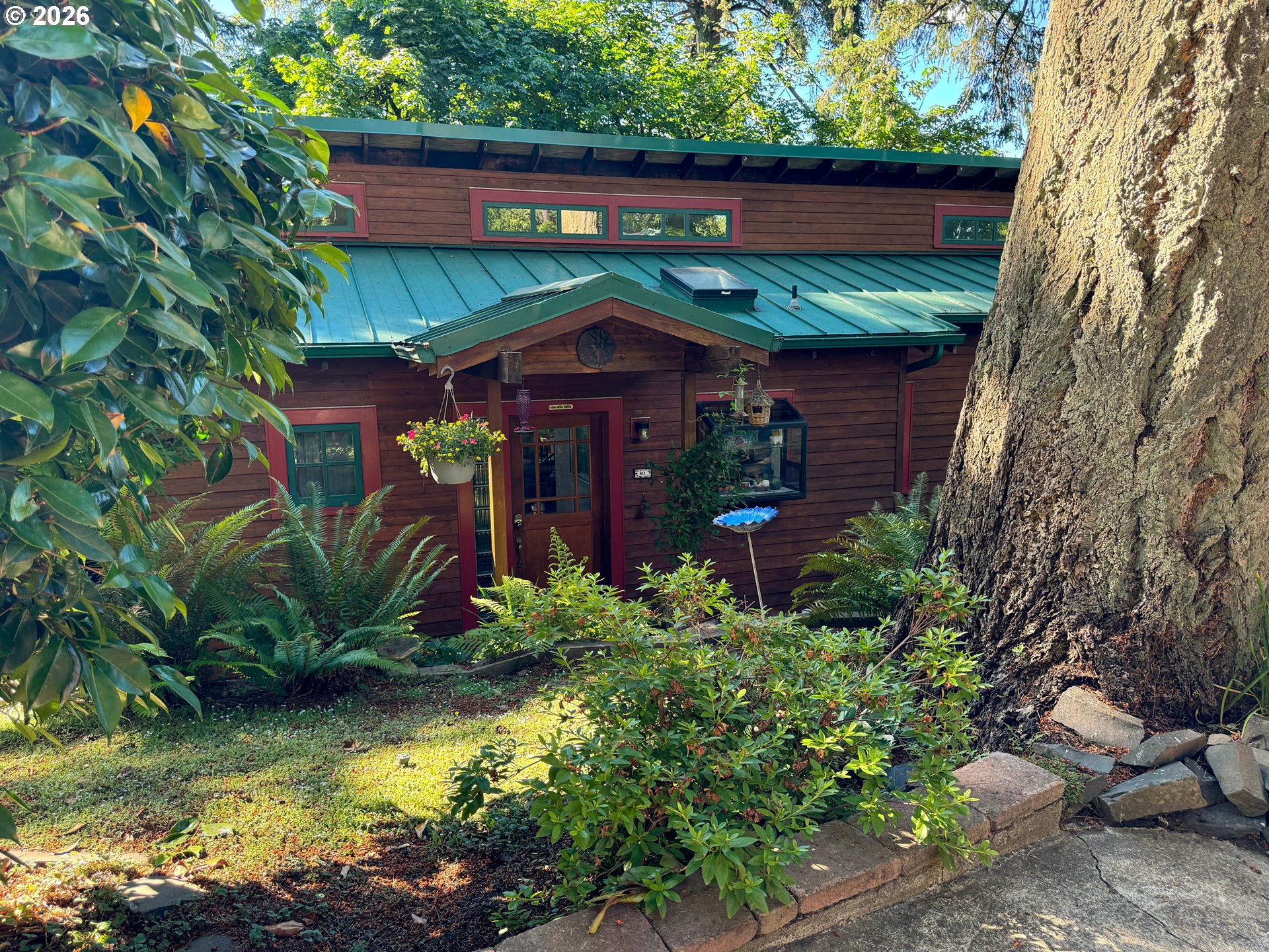 411 Perry St Property Photo 1