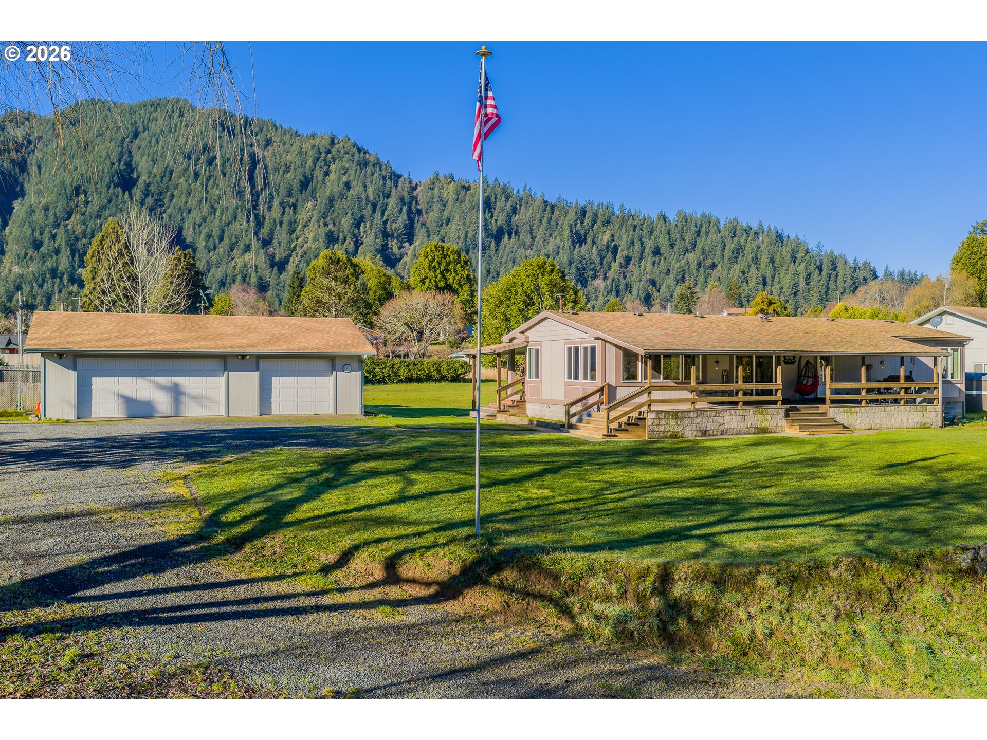 173 E Date St Property Photo 1