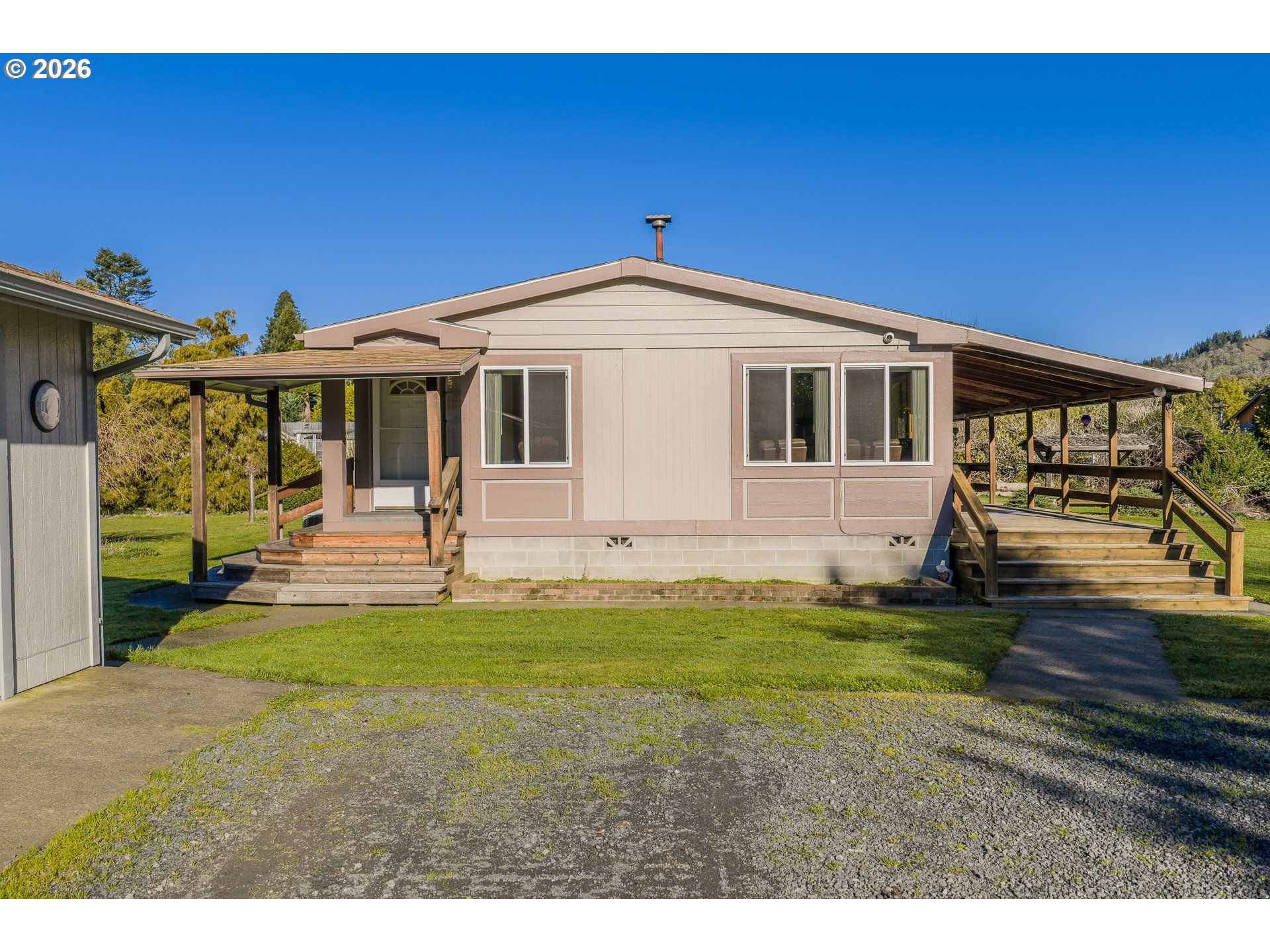 173 E Date St Property Photo 10