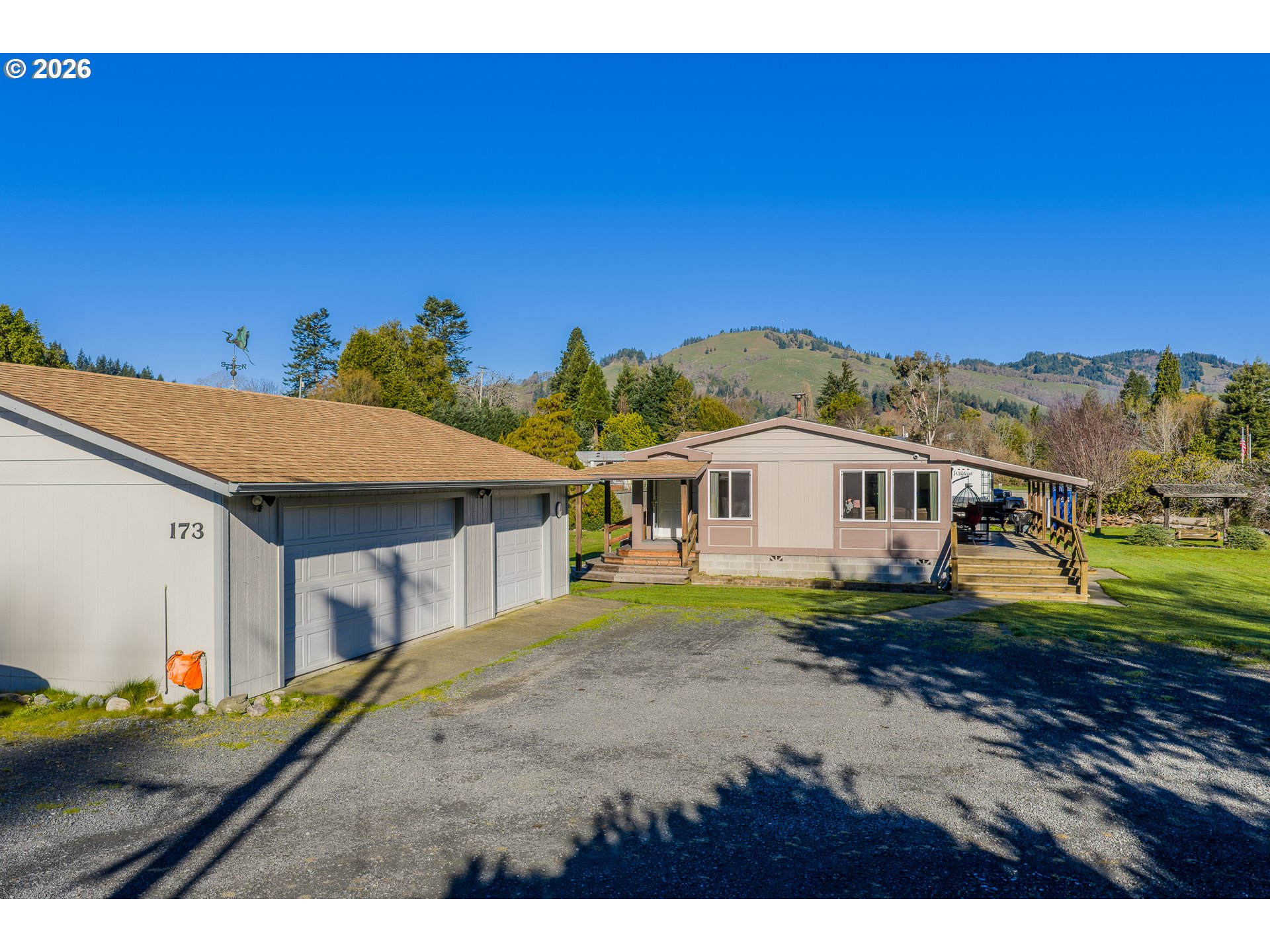 173 E Date St Property Photo 11