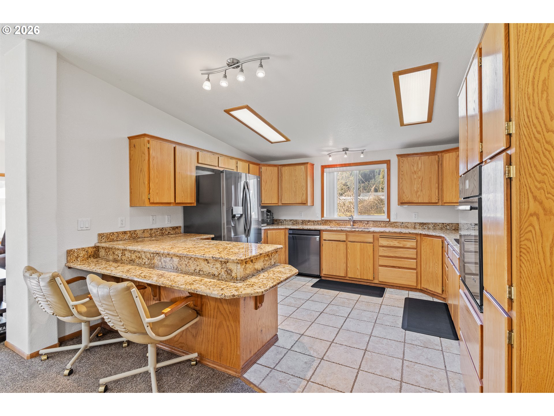 173 E Date St Property Photo 18