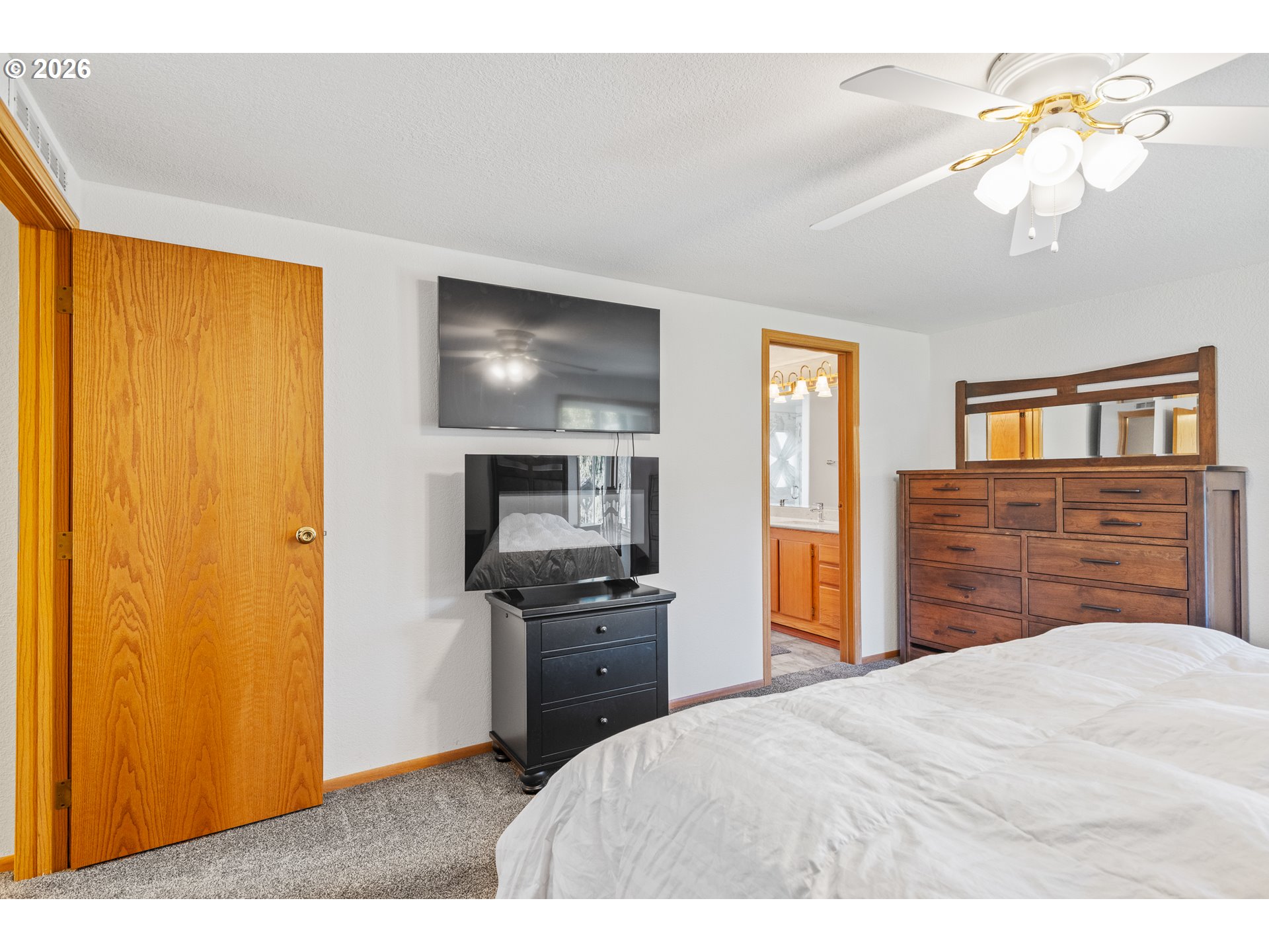 173 E Date St Property Photo 33