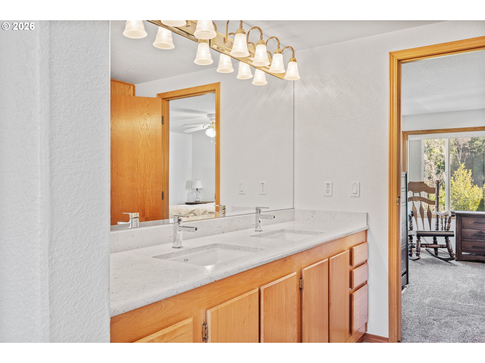 173 E Date St Property Photo 35