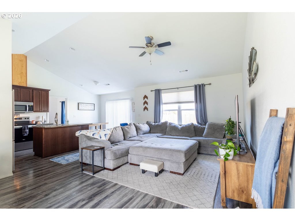 1409 25th St Property Photo 8