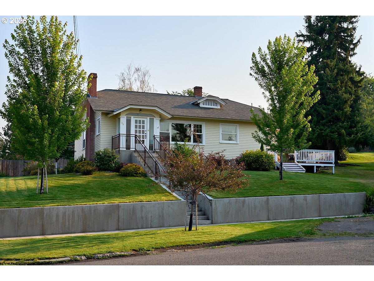 609 E Grant St Property Photo 1