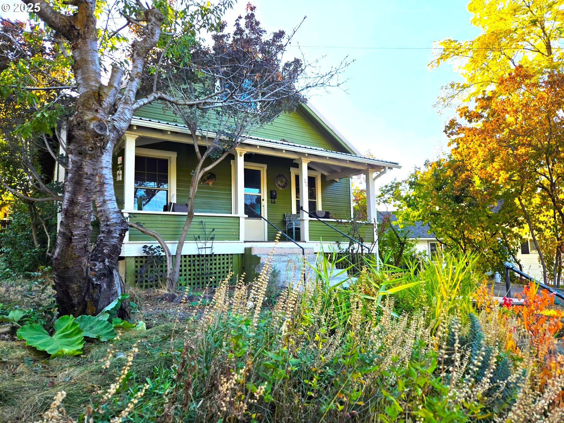 100 Se Hillcrest Rd Property Photo 1