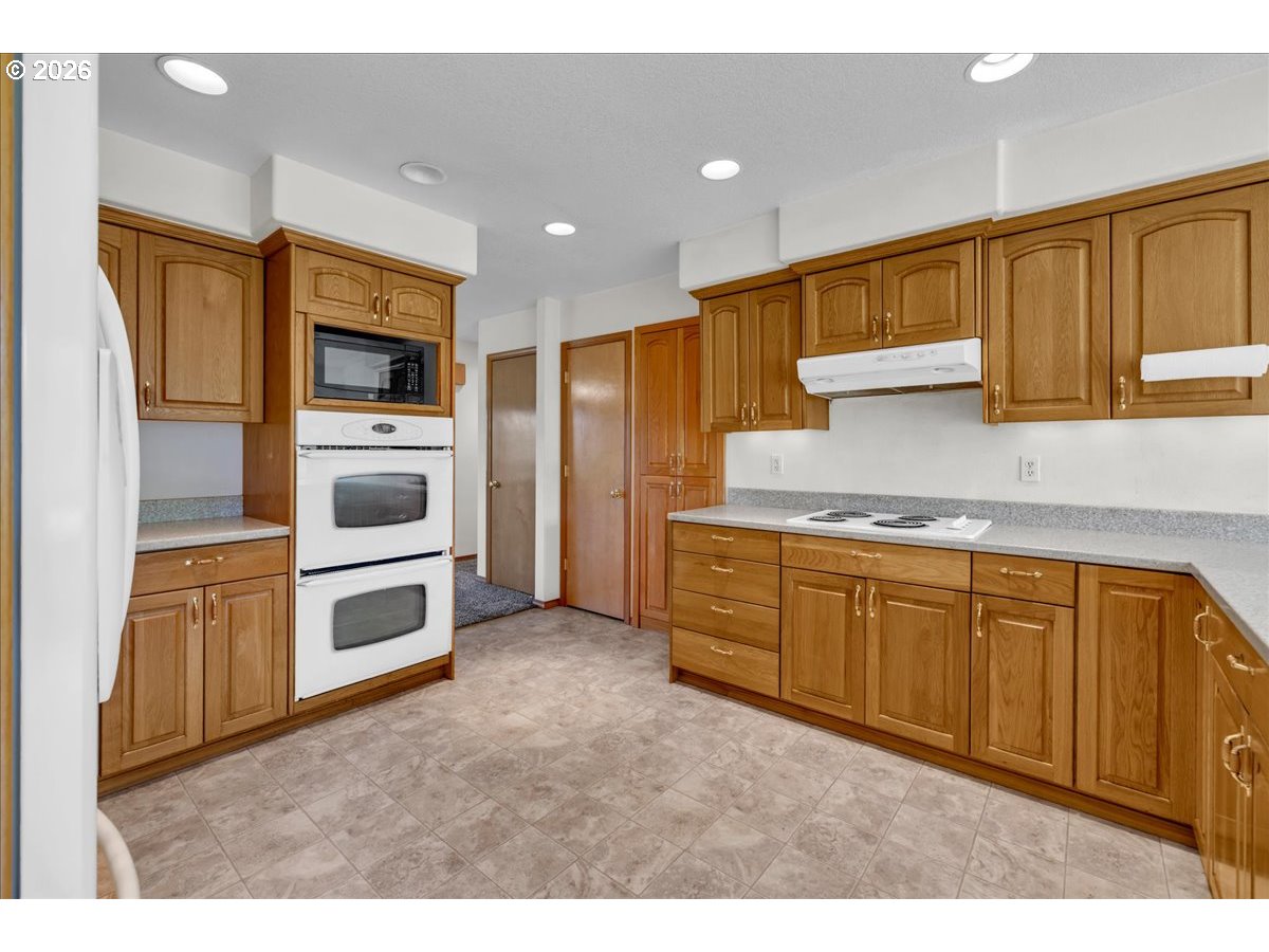 25905 Bixby Rd Property Photo 13