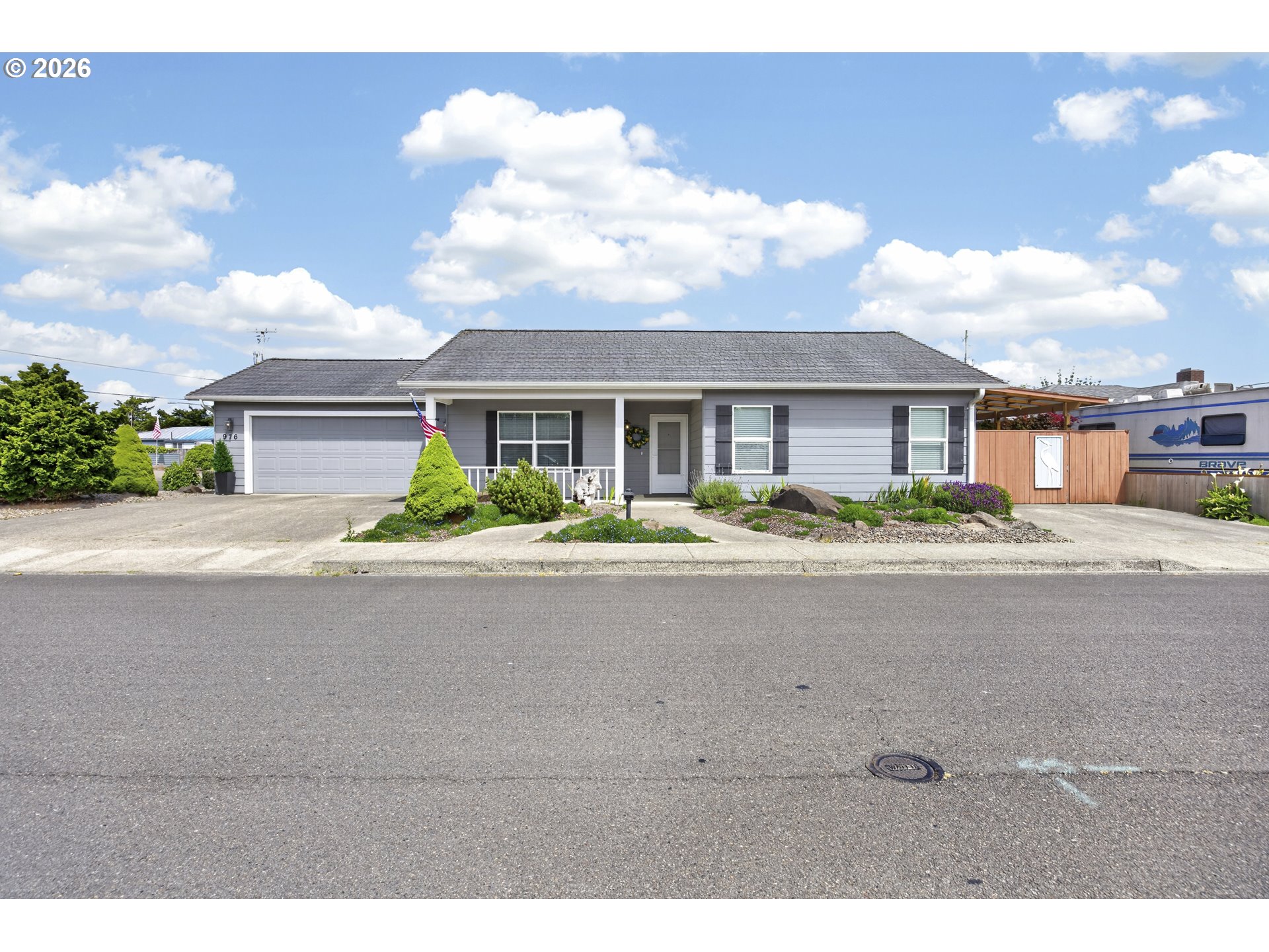 976 Nopal St Property Photo 3