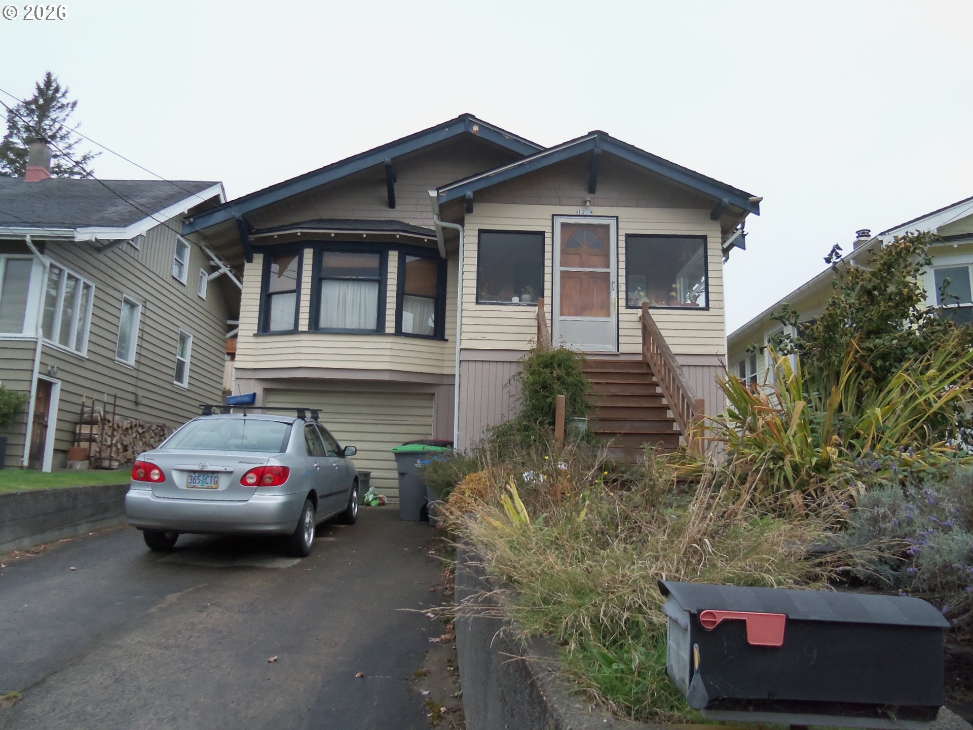 1219 Alameda Ave Property Photo 1